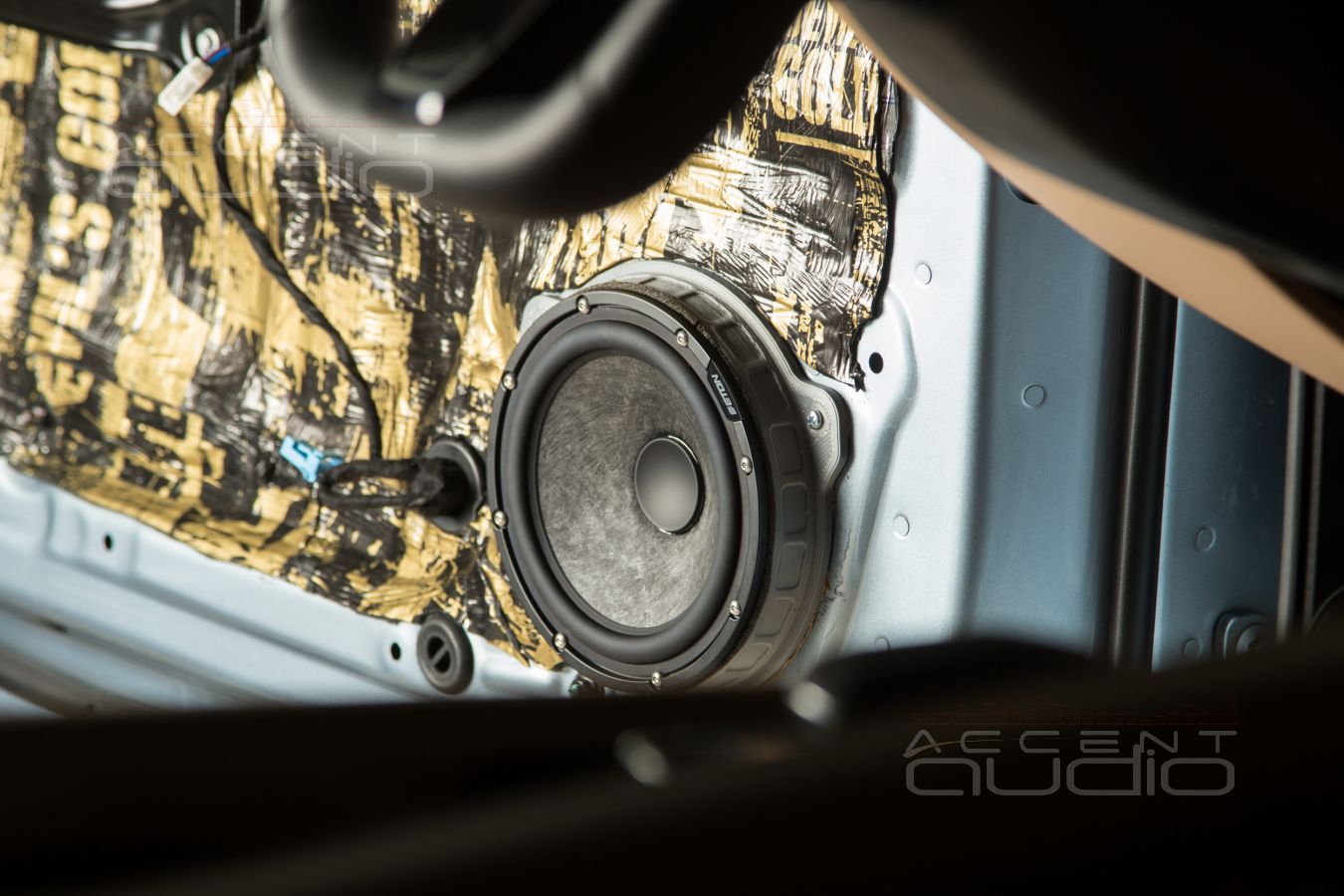 Установка мидбасовых Eton Graphit 16 и аудиоподготовка дверей Zeekr