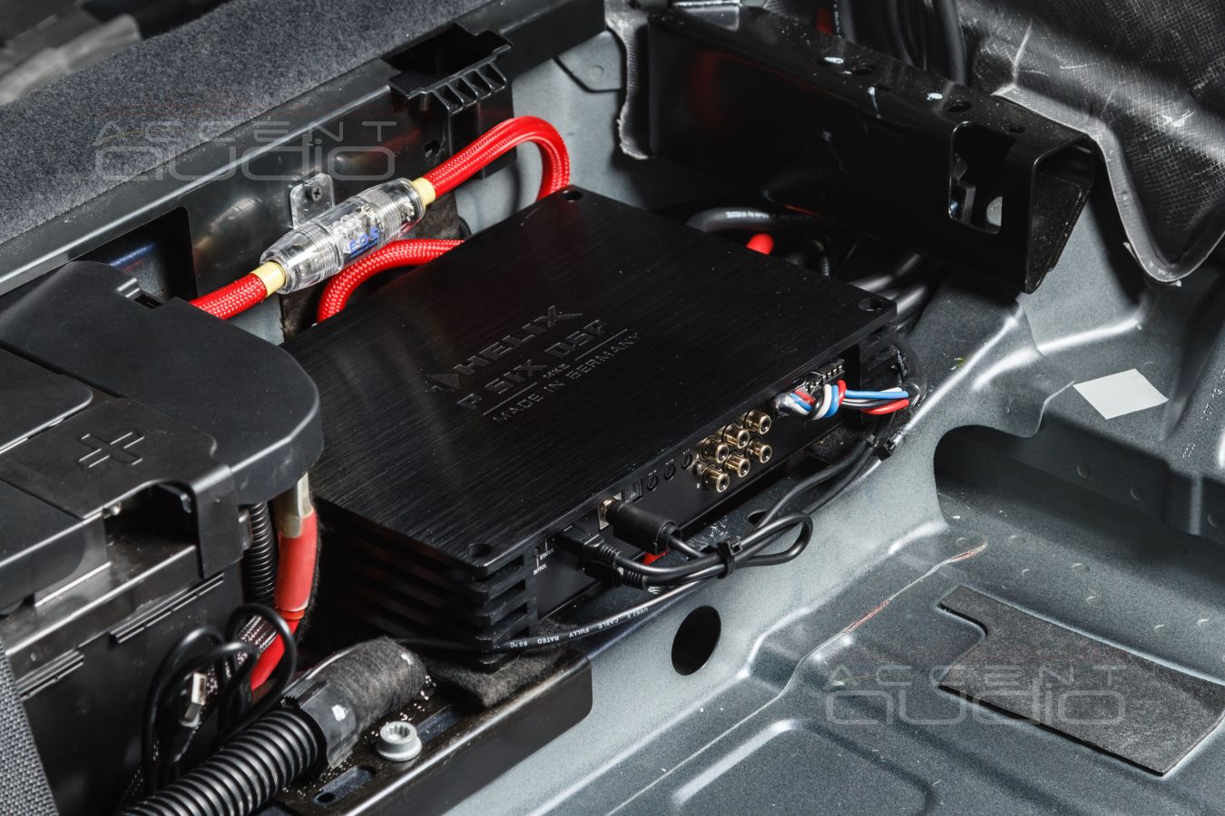 Один процессорный усилитель для всей системы и двух источников: снова Helix PSix