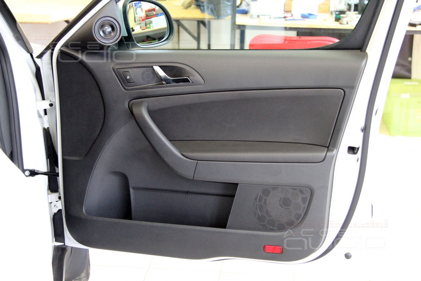 Установка мидбасов Focal