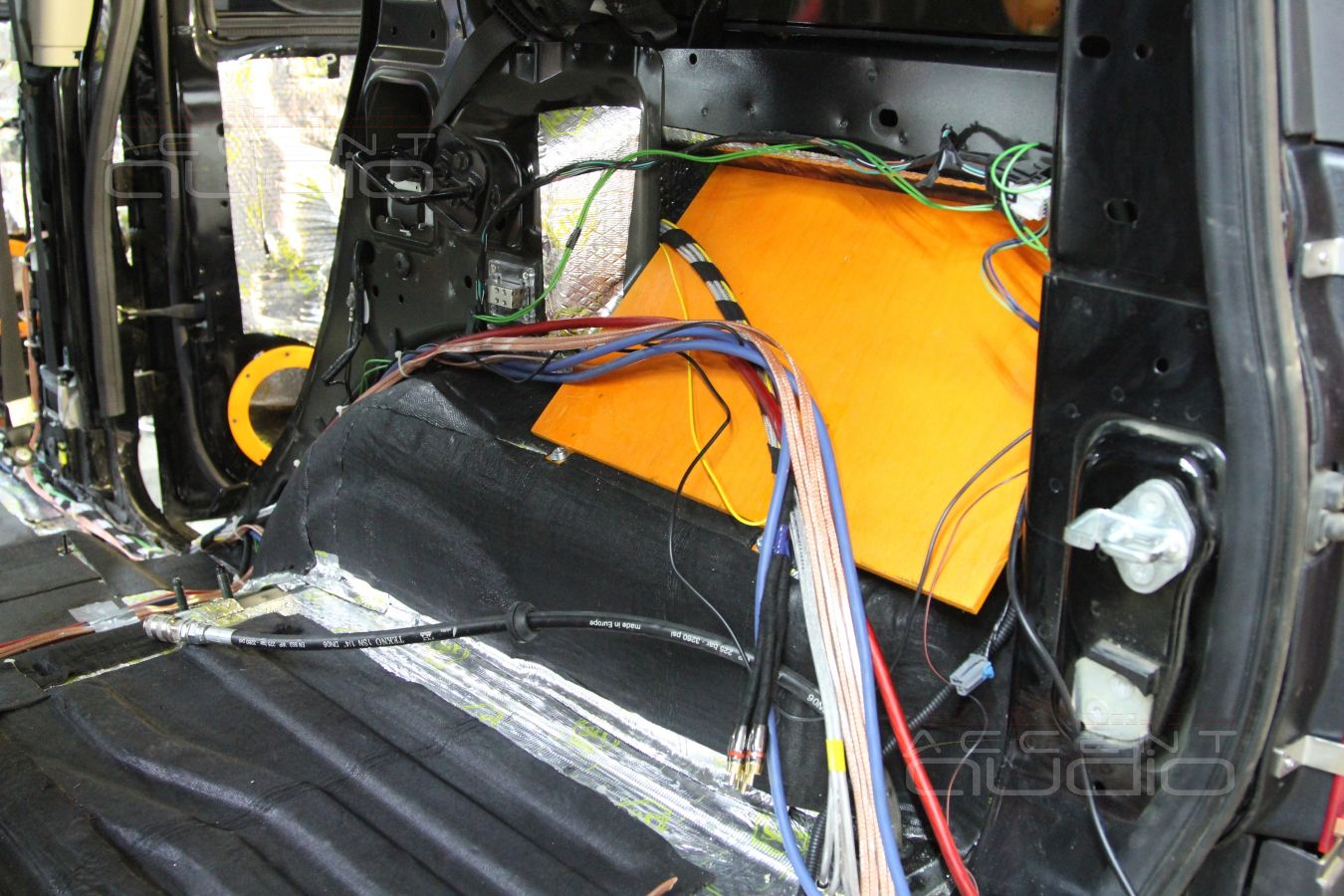 Hummer H3: система вооружения от MDLab