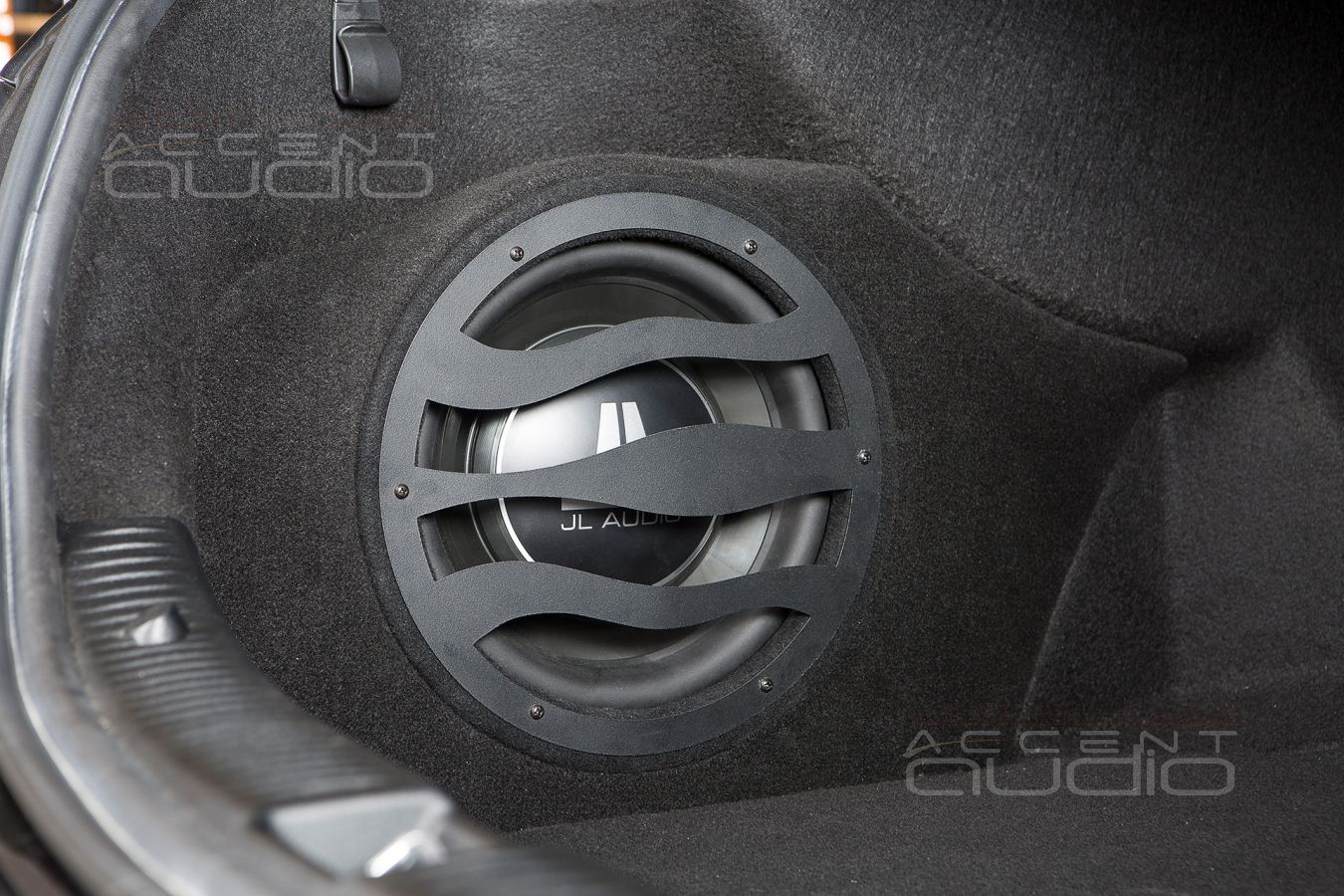 Модернизация штатной аудиосистемы в Mercedes-Benz ML W205: встроенный сабвуфер