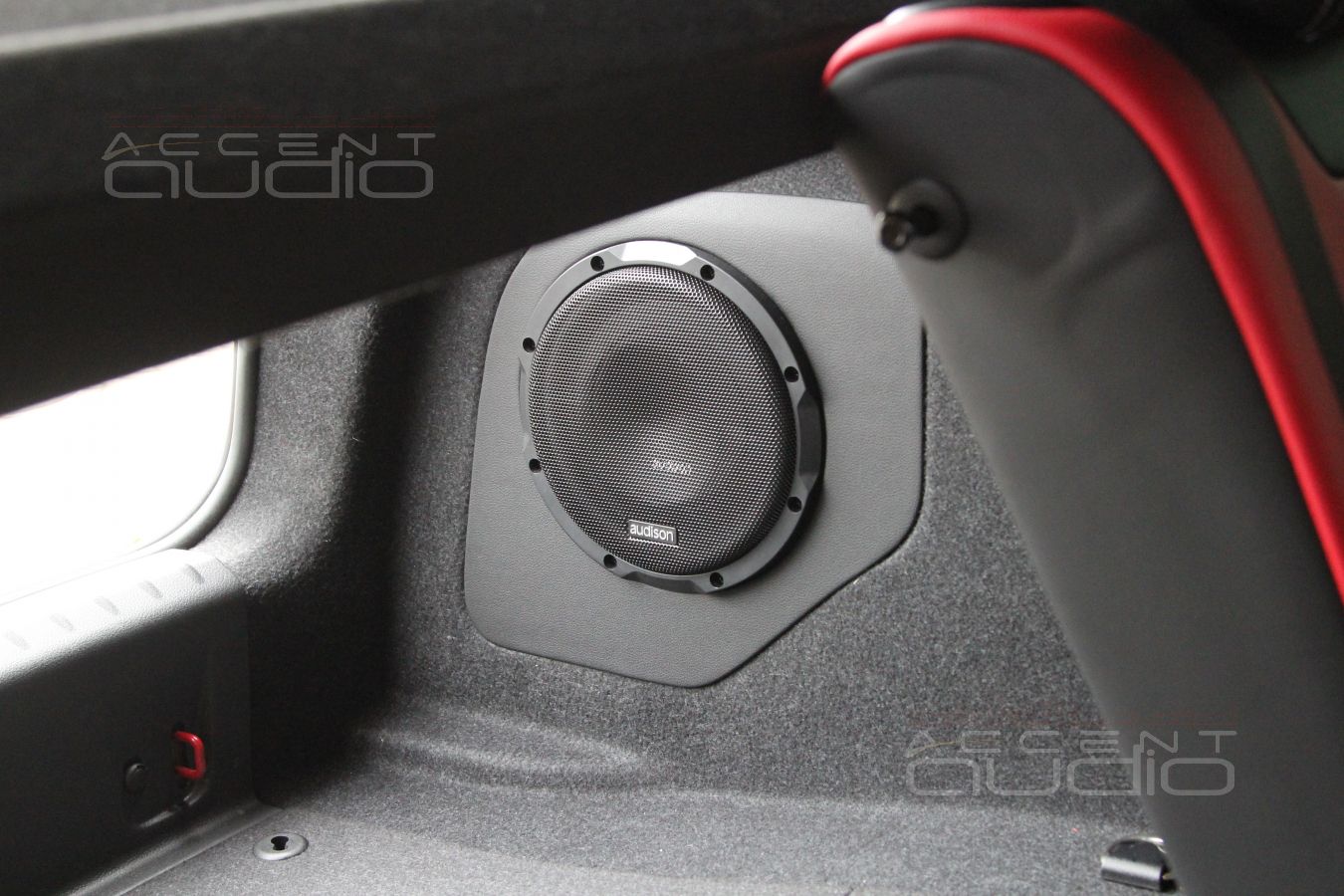 Маленькому сабвуферу – маленький, но качественный корпус: стелс для Audison Prima 8D