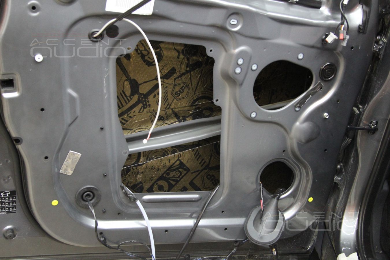 Установка акустики Focal Performance в Range Rover Discovery