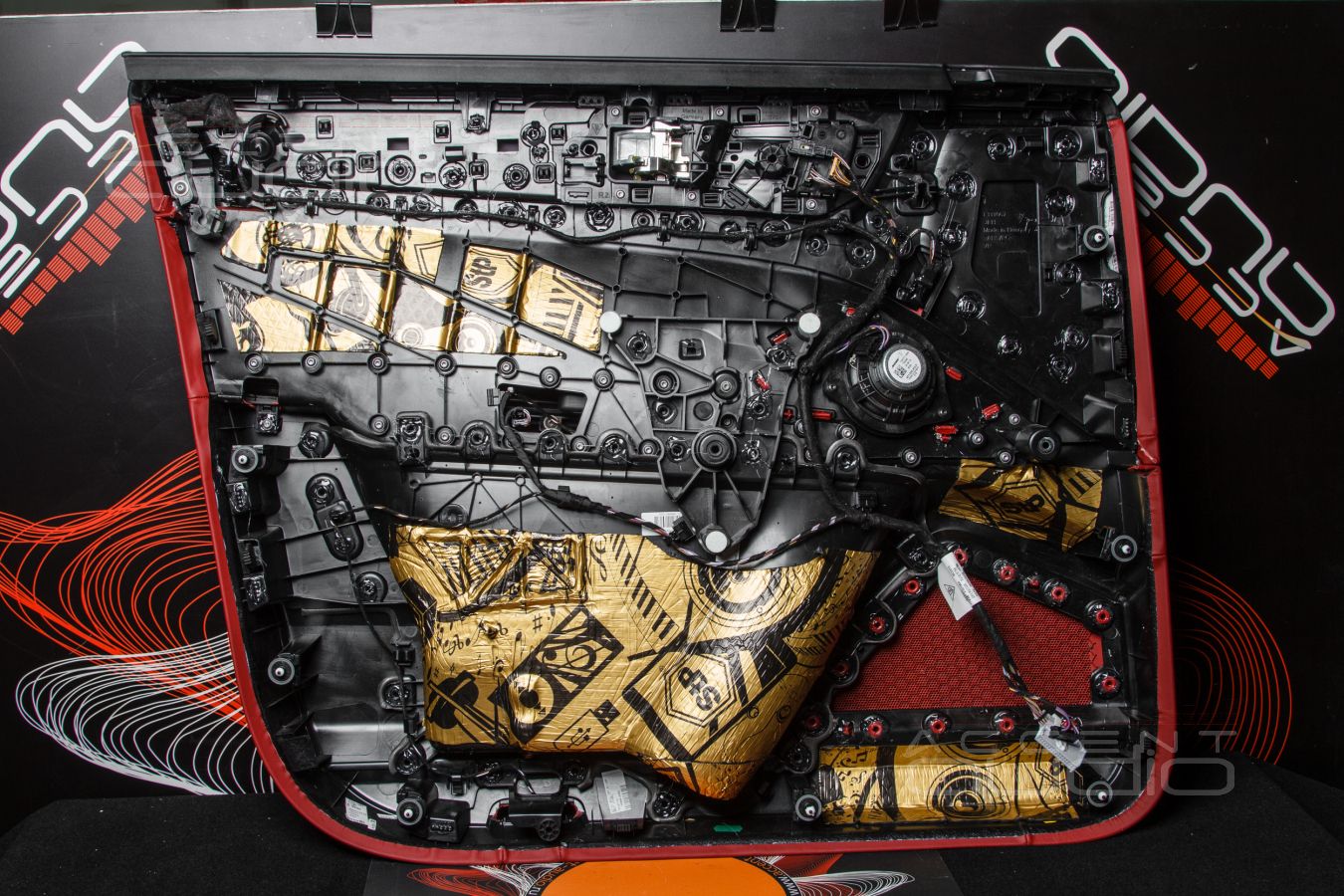 Лучшей машине – лучший мидбас: простая штатная установка Brax ML6P в Porsche Cayenne