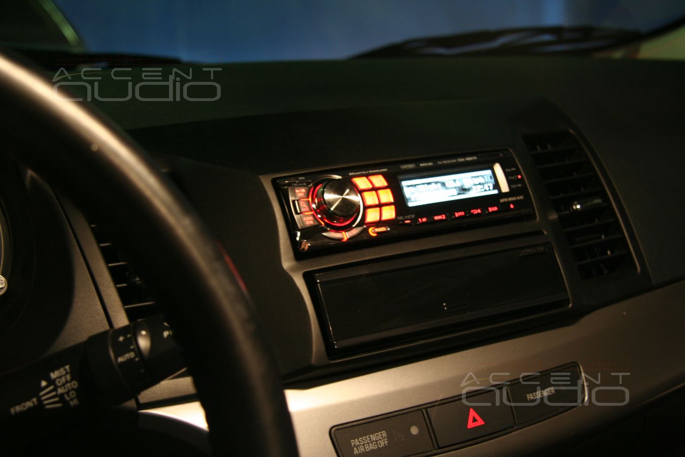 Варианты: новая магнитола в Mitsubishi Lancer X. Alpine 9887 + карман для IPOD