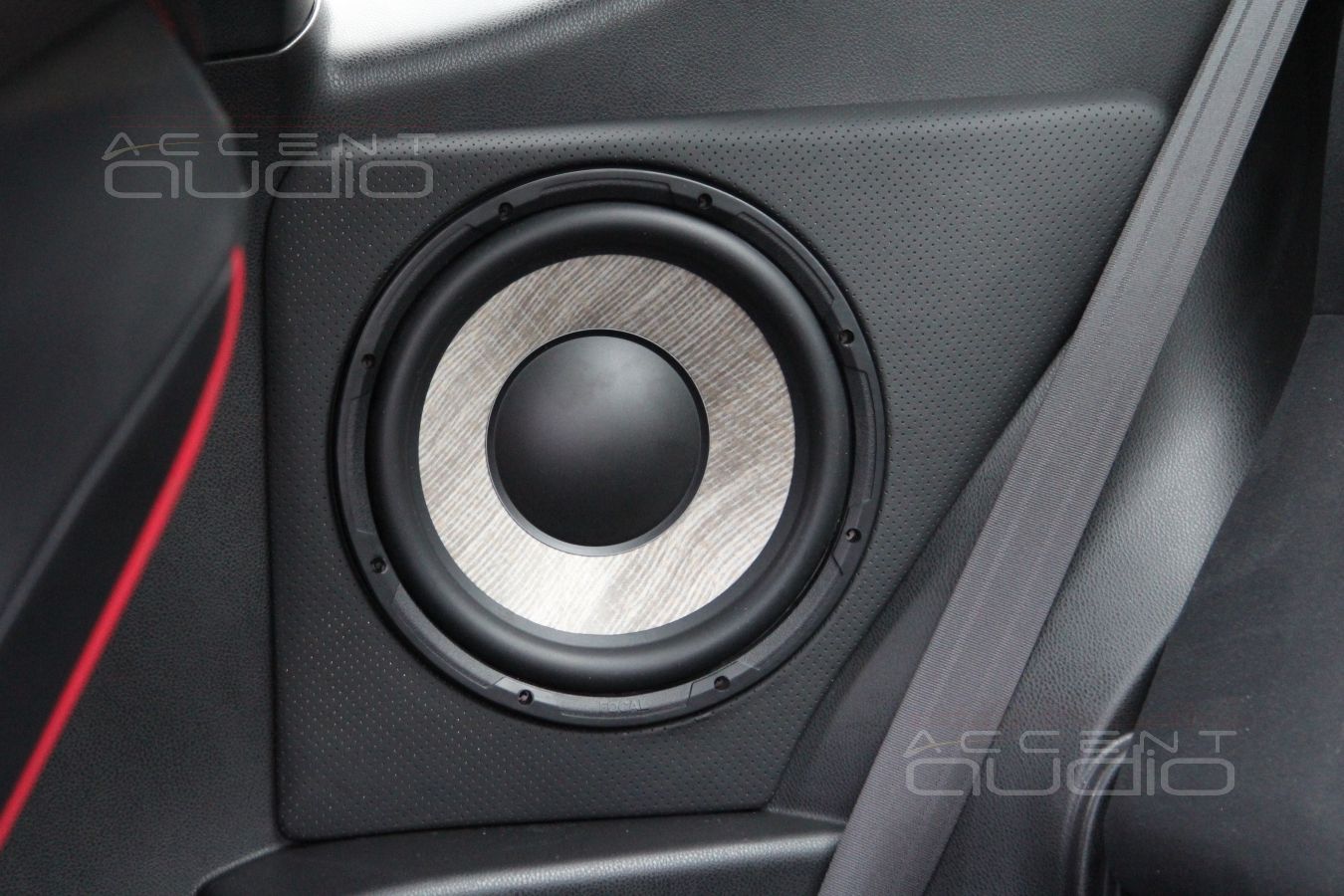 Встроенный сабвуфер в Toyota GT86