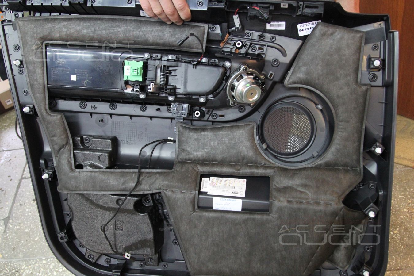 Двери нового Land Rover Discovery Sport 2016......