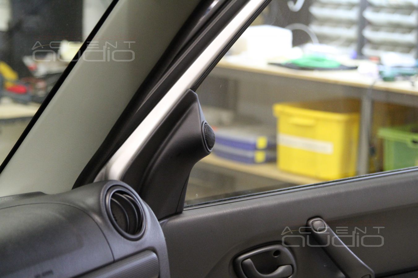 Suzuki Jimny: отличный звук легко и изящно