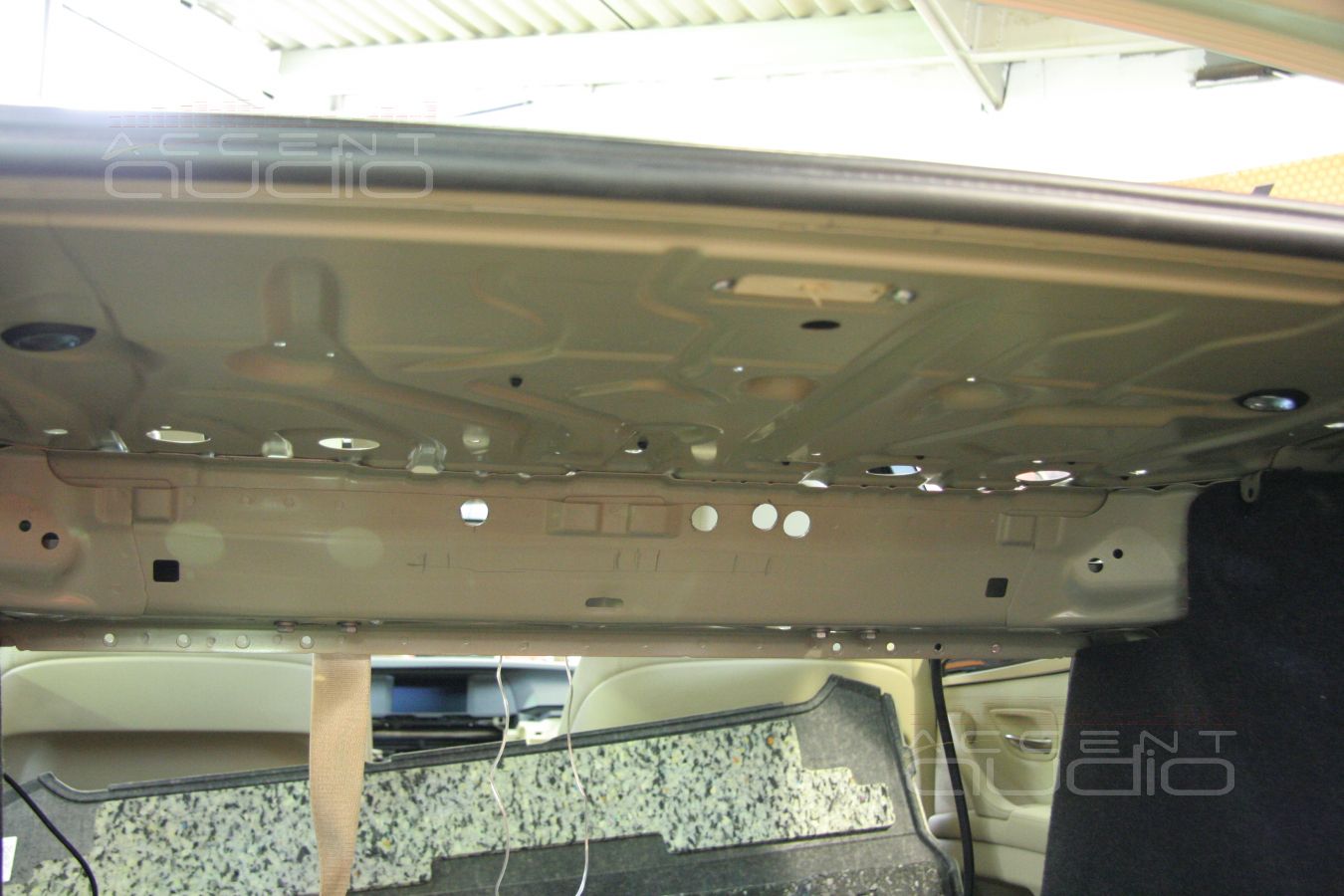 Прокладка силовой и акустической проводки