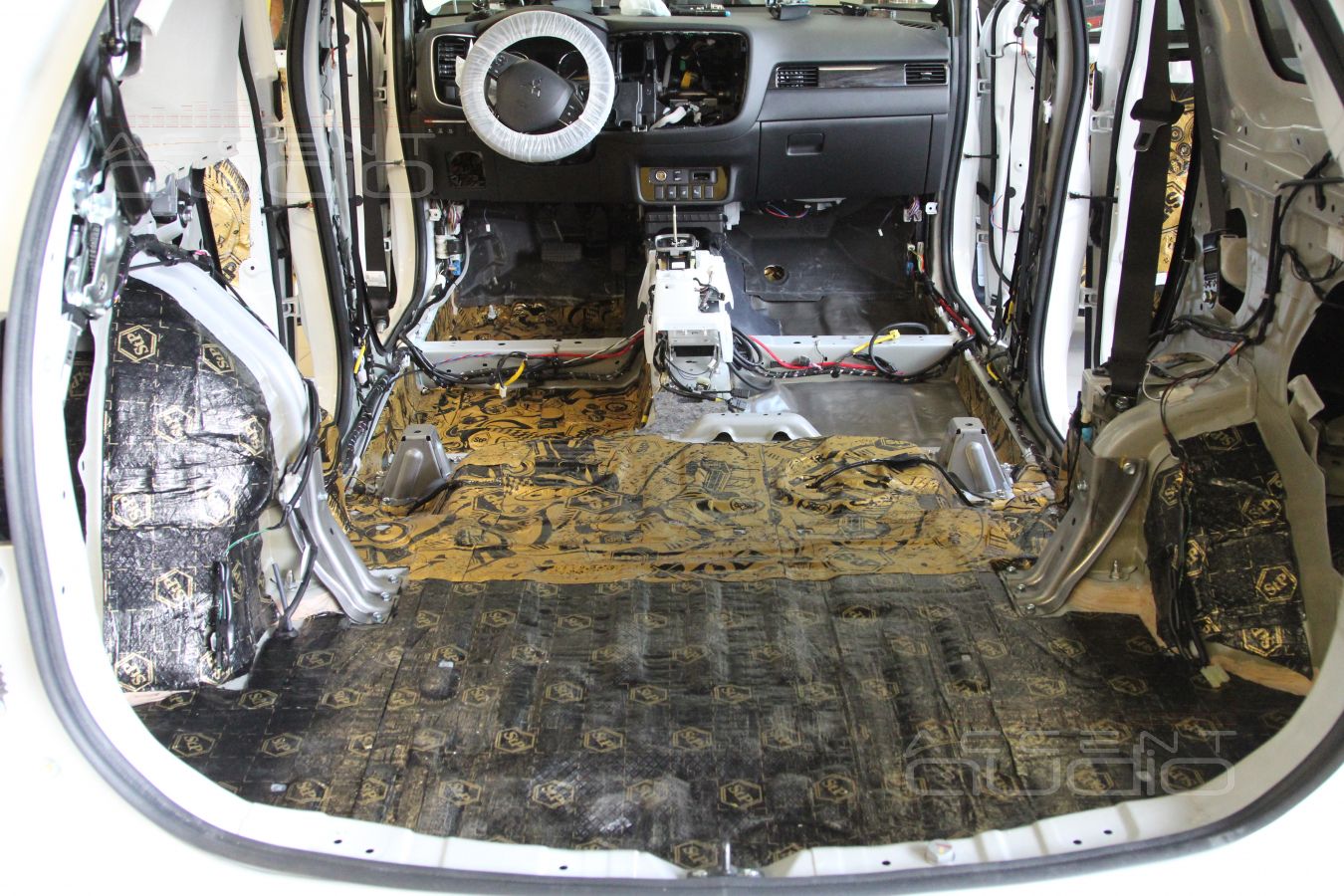 Шумоизоляция Mitsubishi Outlander