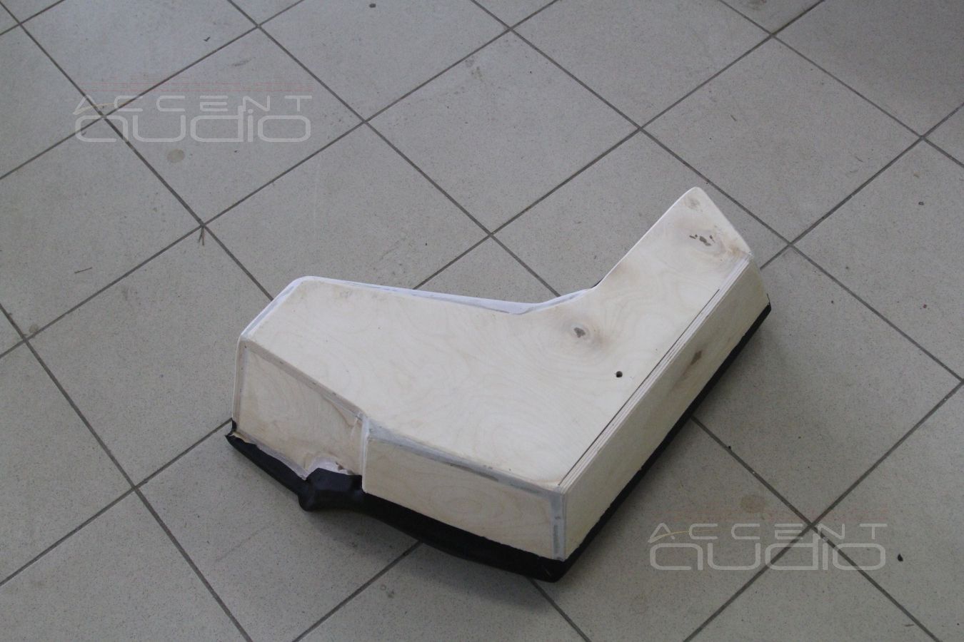 Сабвуфер стелс в новый Volkswagen Tiguan 2017