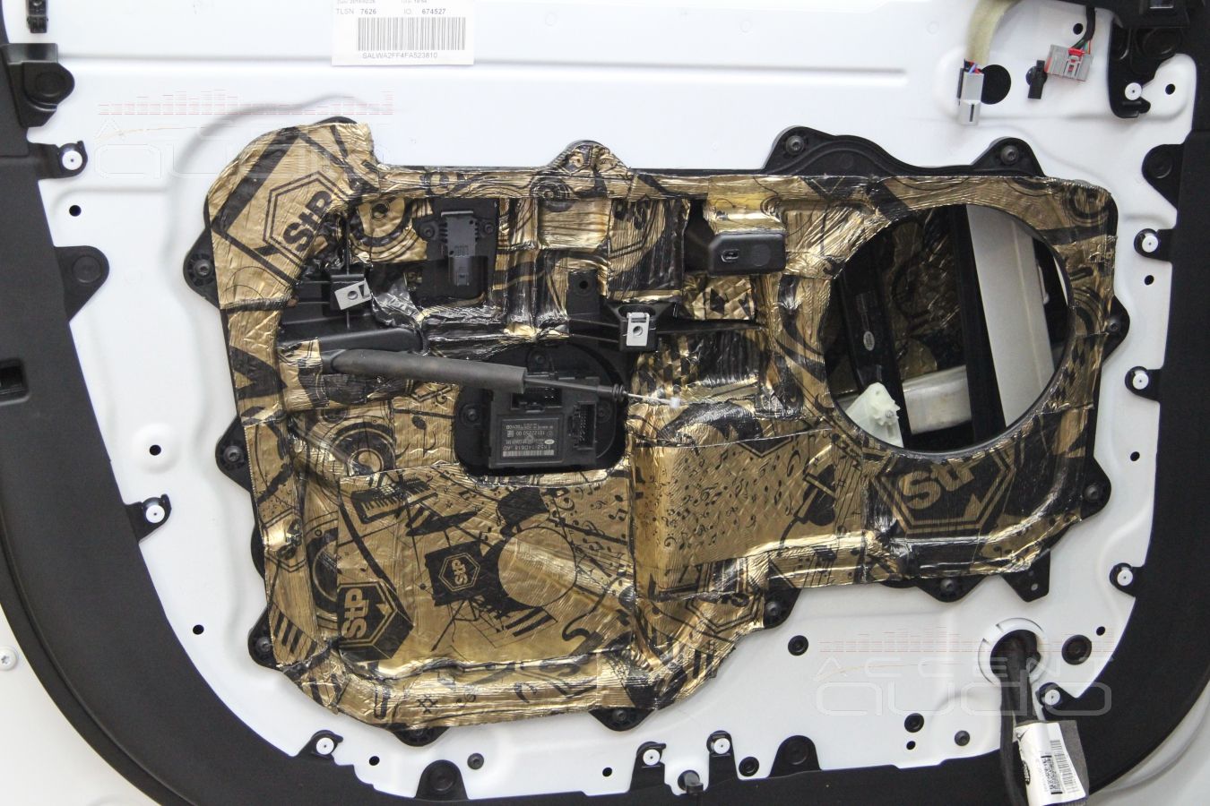 Установка трехполосной акустики Focal в Range Rover Sport