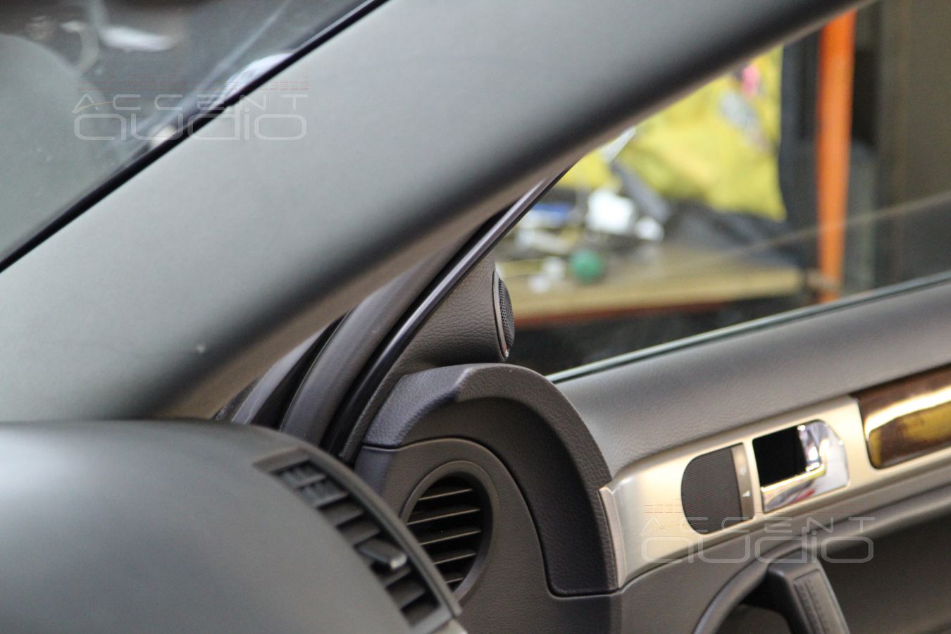 Touareg Update: Black Edition - очередная работа на машине с черным салоном