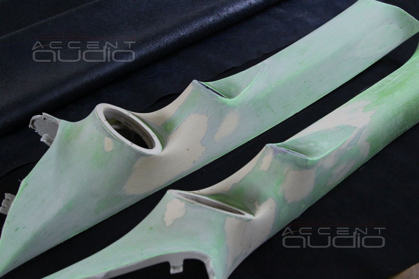 Подиумы под СЧ-ВЧ излучатели в Mitsubishi Outlander 