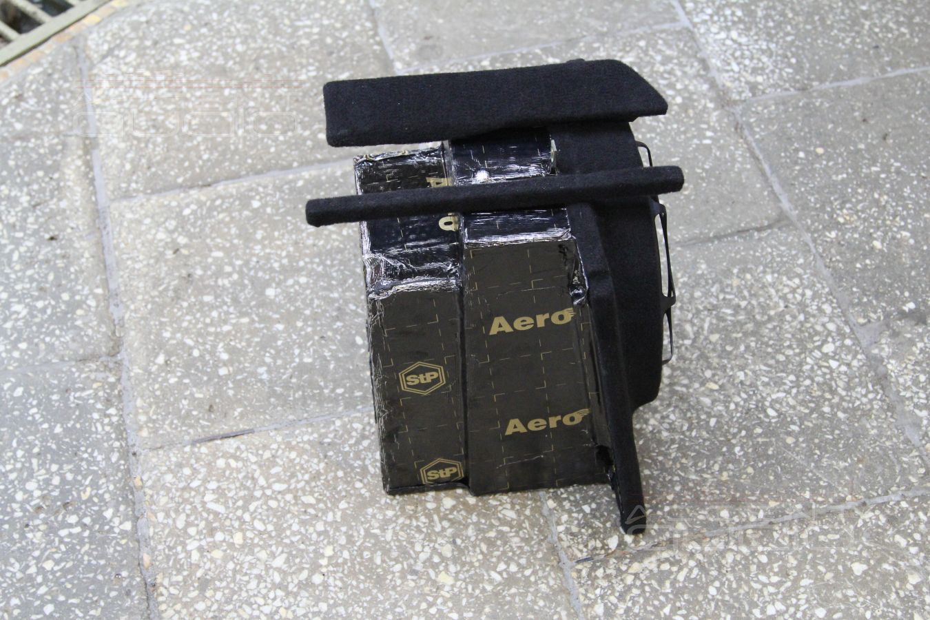 Сабвуфер стелс в BMW X5