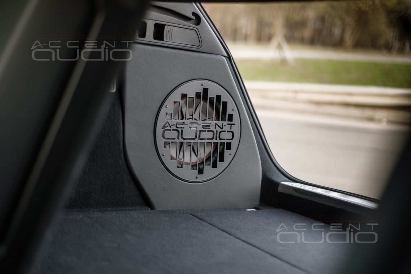 Сабвуфер-стелс с головкой Kicker – как он должен быть в Audi Q5