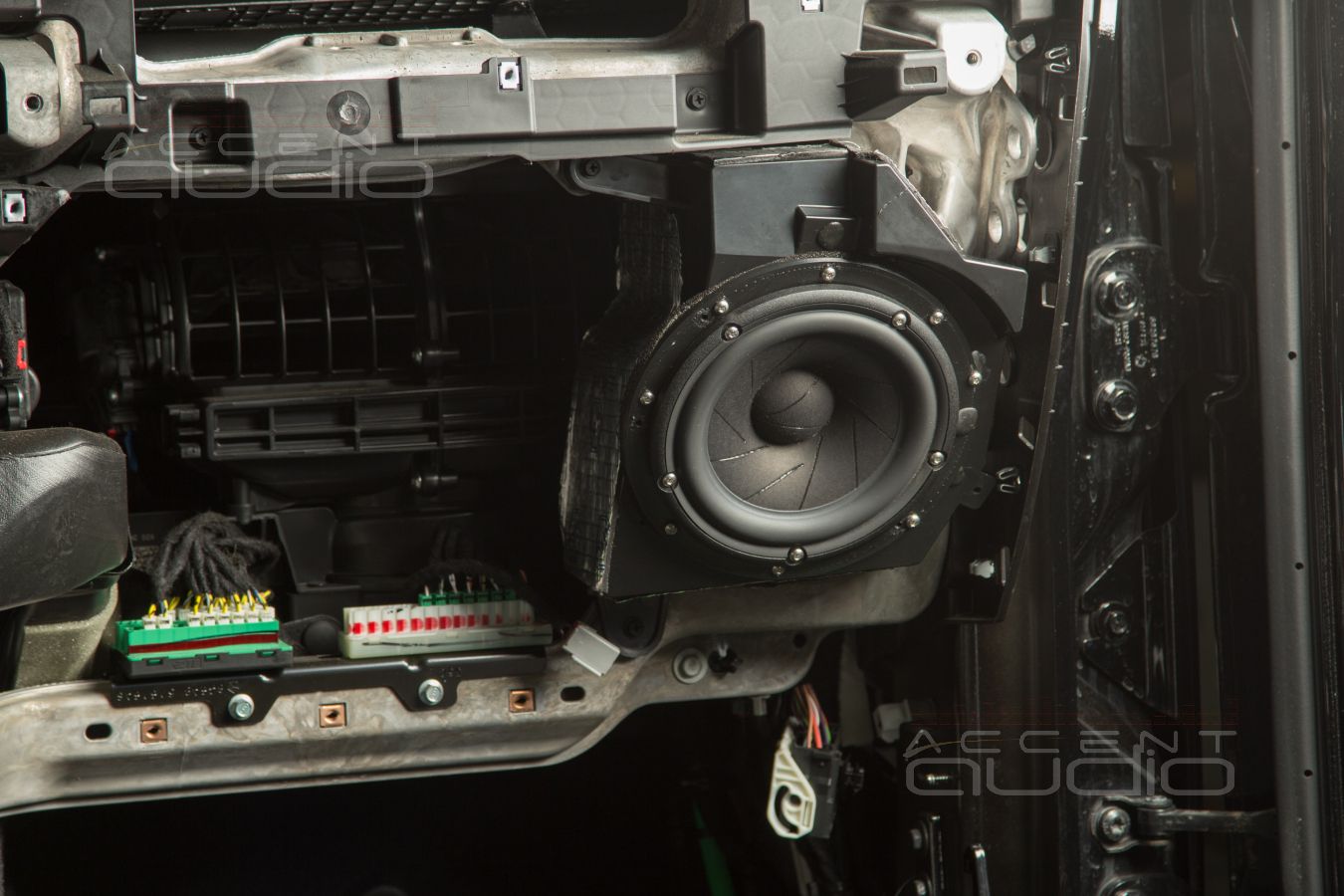 Выбор и монтаж мидбасовых динамиков для нового Jeep Wrangler Rubicon
