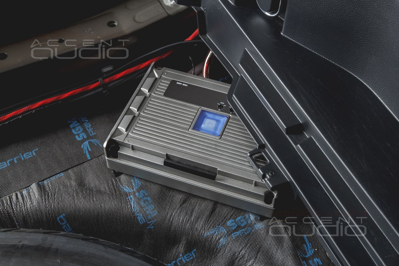 Установка усилителей Helix и Alpine в Toyota RAV4