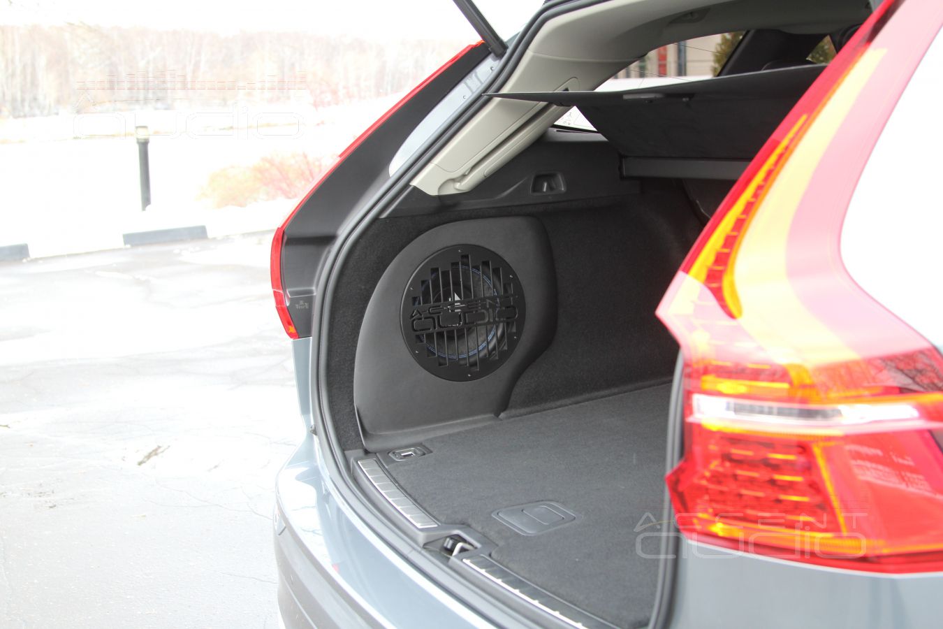 Настоящий сабвуфер-стелс специально для Volvo XC60 2019