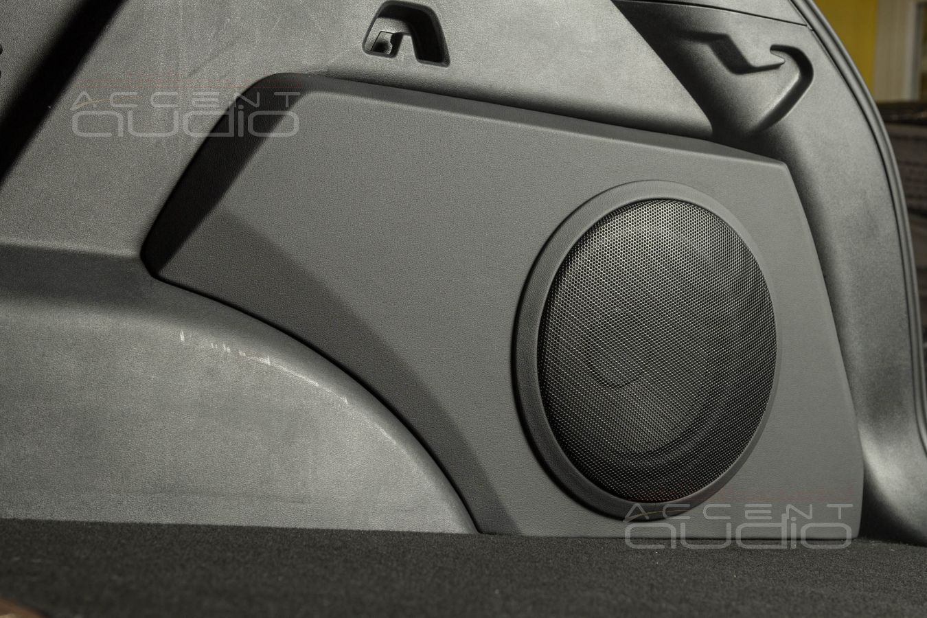 Update: аудиофильский сабвуфер с видимой частью - специально для Monjaro