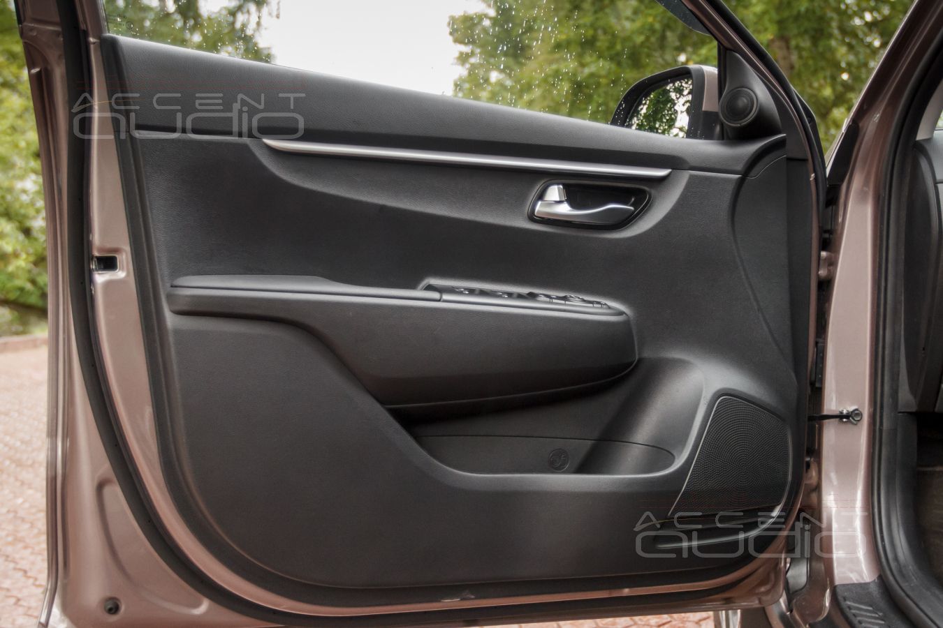 Аудиоподготовка дверей Kia Rio X и установка новых мидбасовых динамиков SOAudio