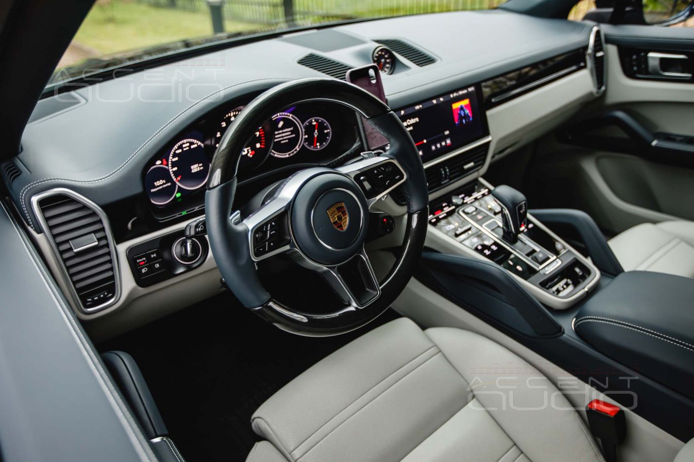 Крепление смартфона в Porsche Cayenne Coupe и его небольшой анонс