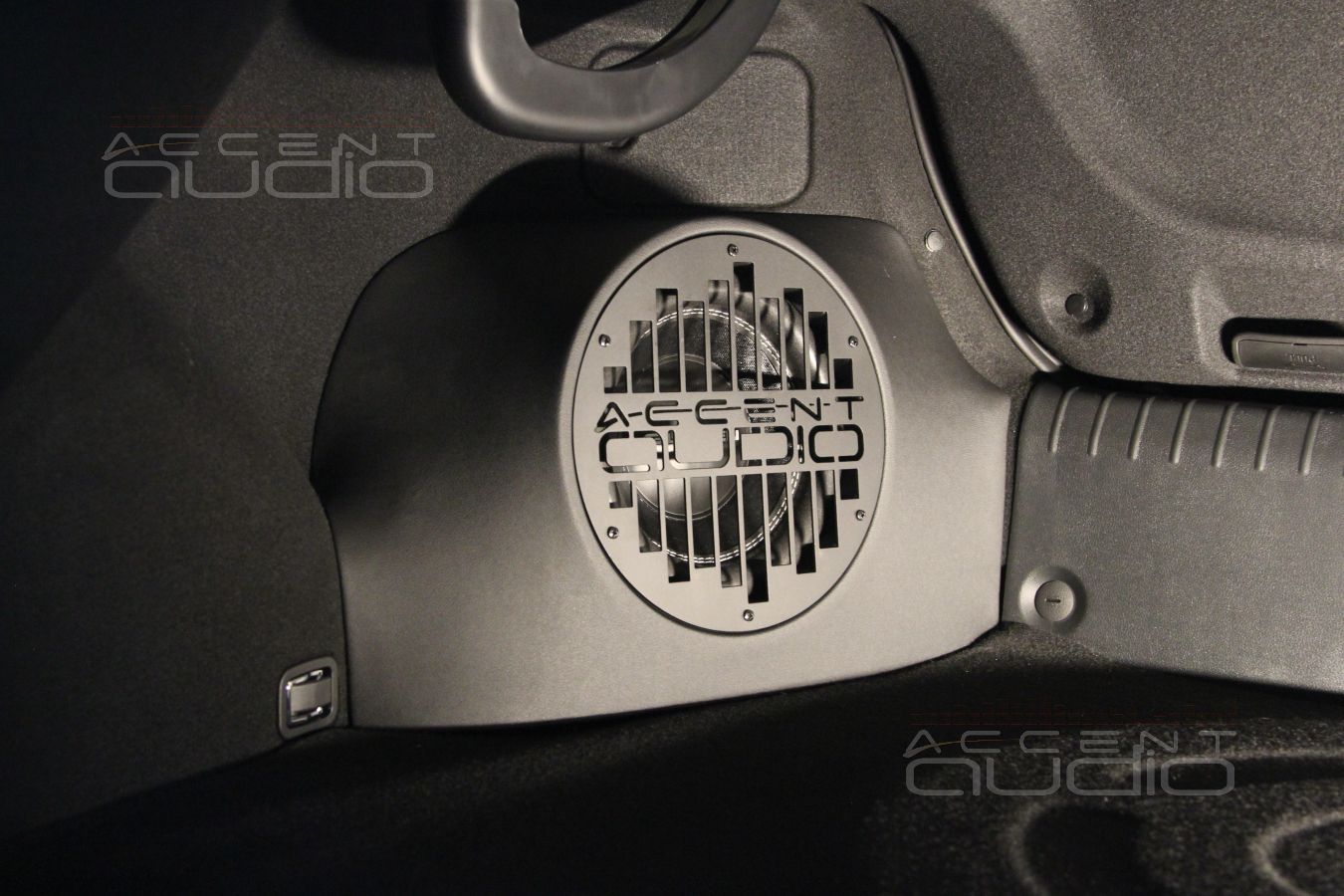 Настоящий сабвуфер-стелс в Kia Optima ? Конечно ! Gladen SQX 10