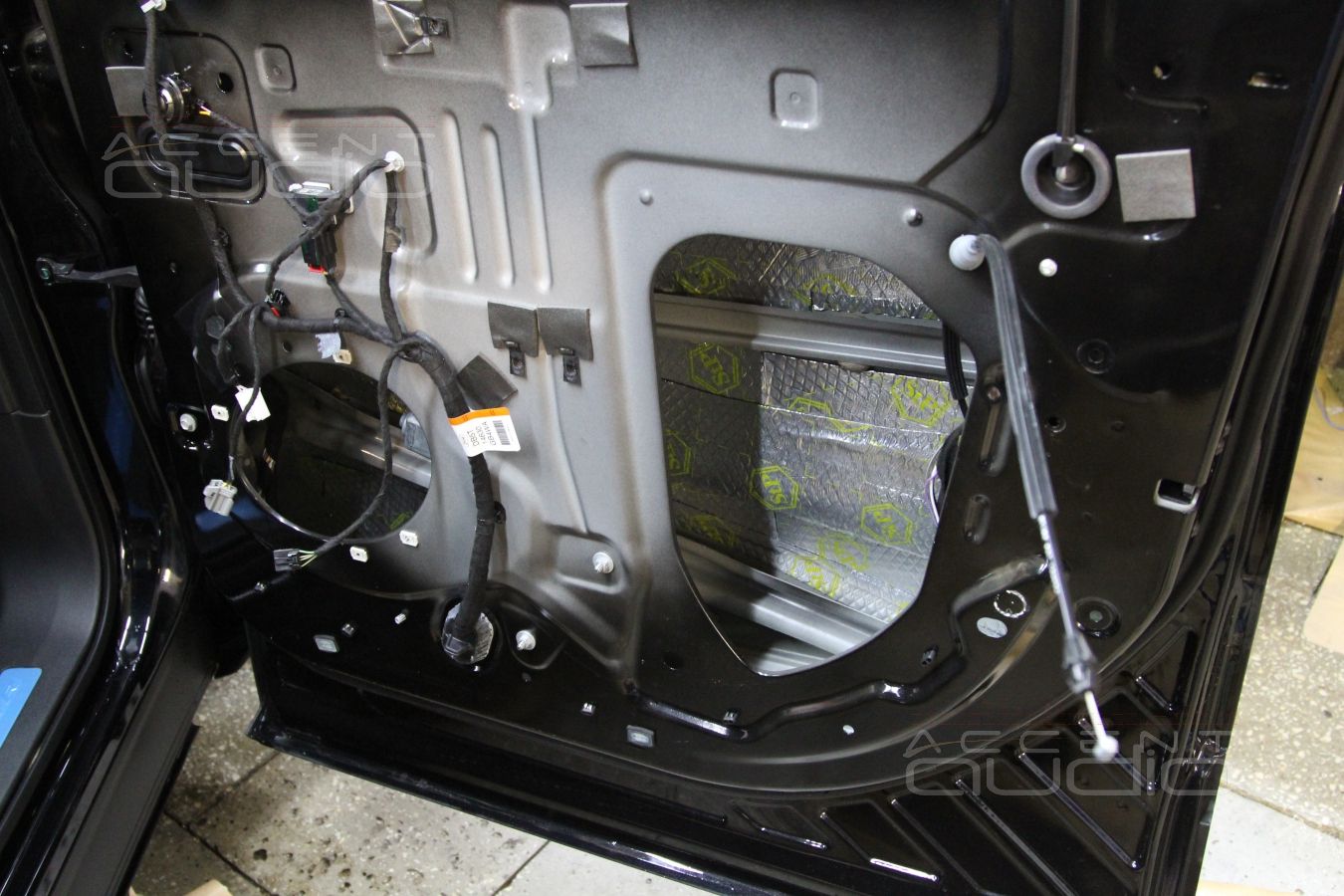 Установка акустики в Ford Explorer 2014