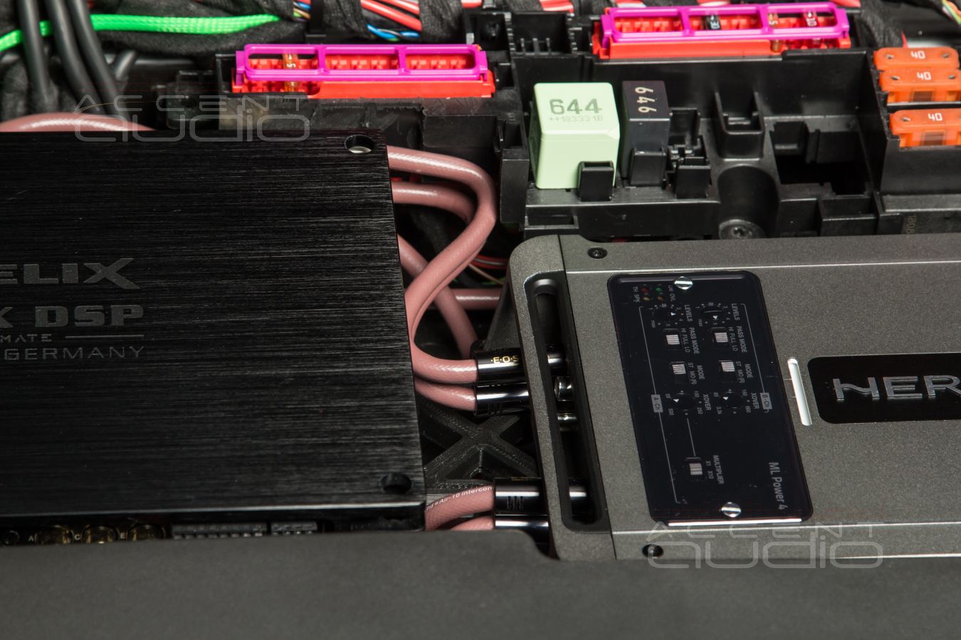 Усилители Helix PSix Ultimate и Hertz ML Power 4 в Porsche Panamera – штатно !