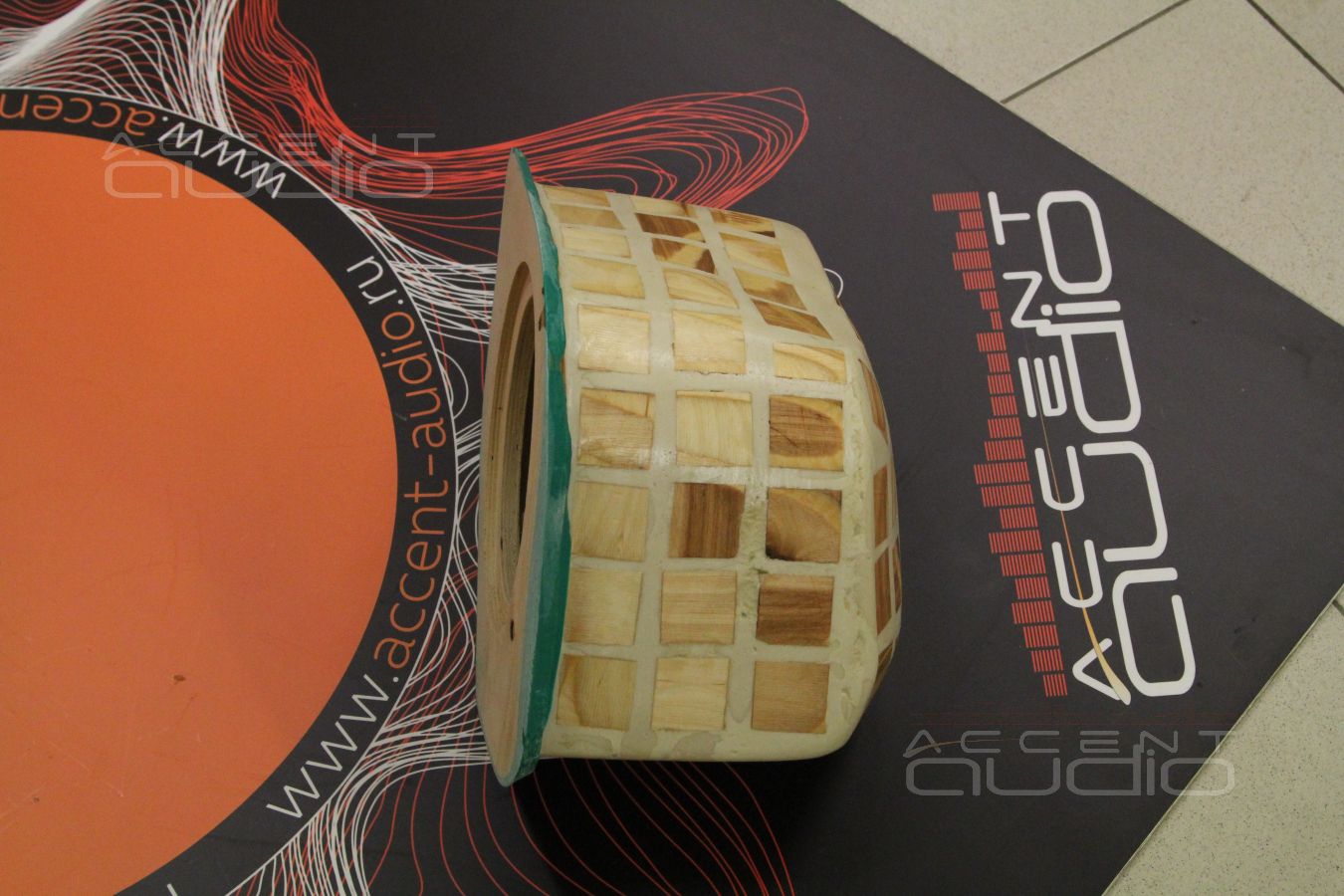 Маленькому сабвуферу – маленький, но качественный корпус: стелс для Audison Prima 8D