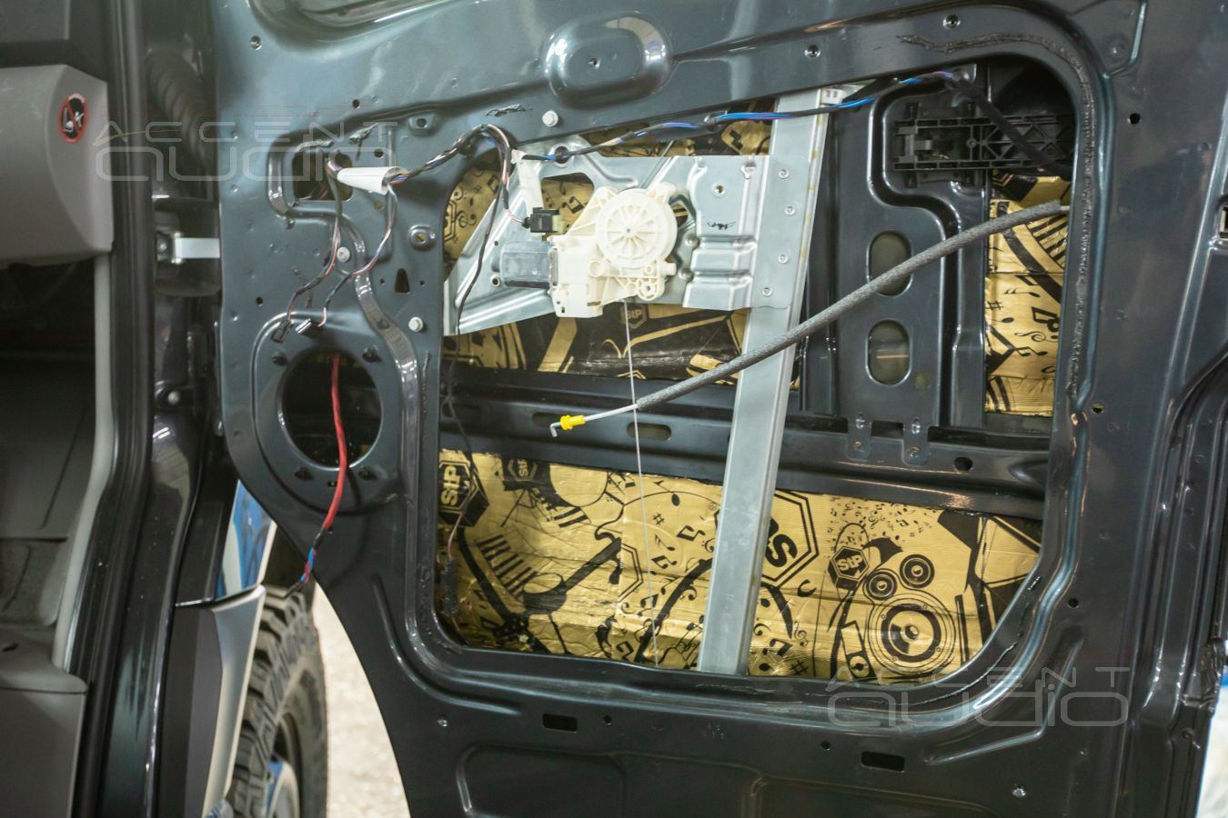 Аудиоподготовка дверей Mercedes-Benz Sprinter CS-Reisemobile