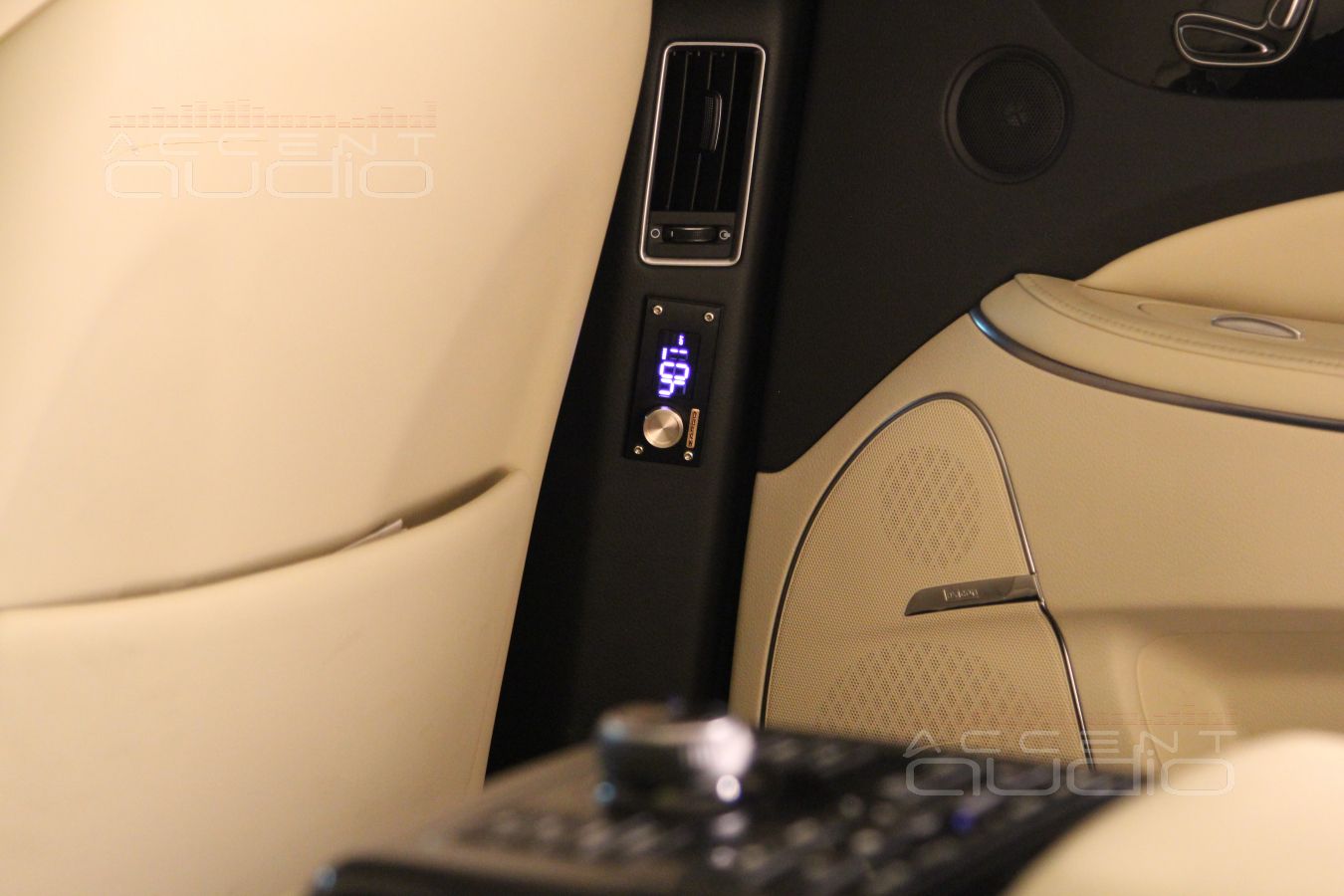 Управляющая панель усилителя Zapco 