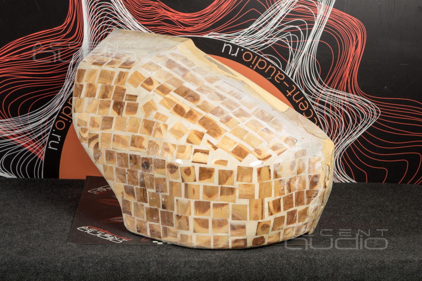 Стильный, адский, трясущий – сабвуфер-стелс JLAudio TW3 для Porsche Panamera