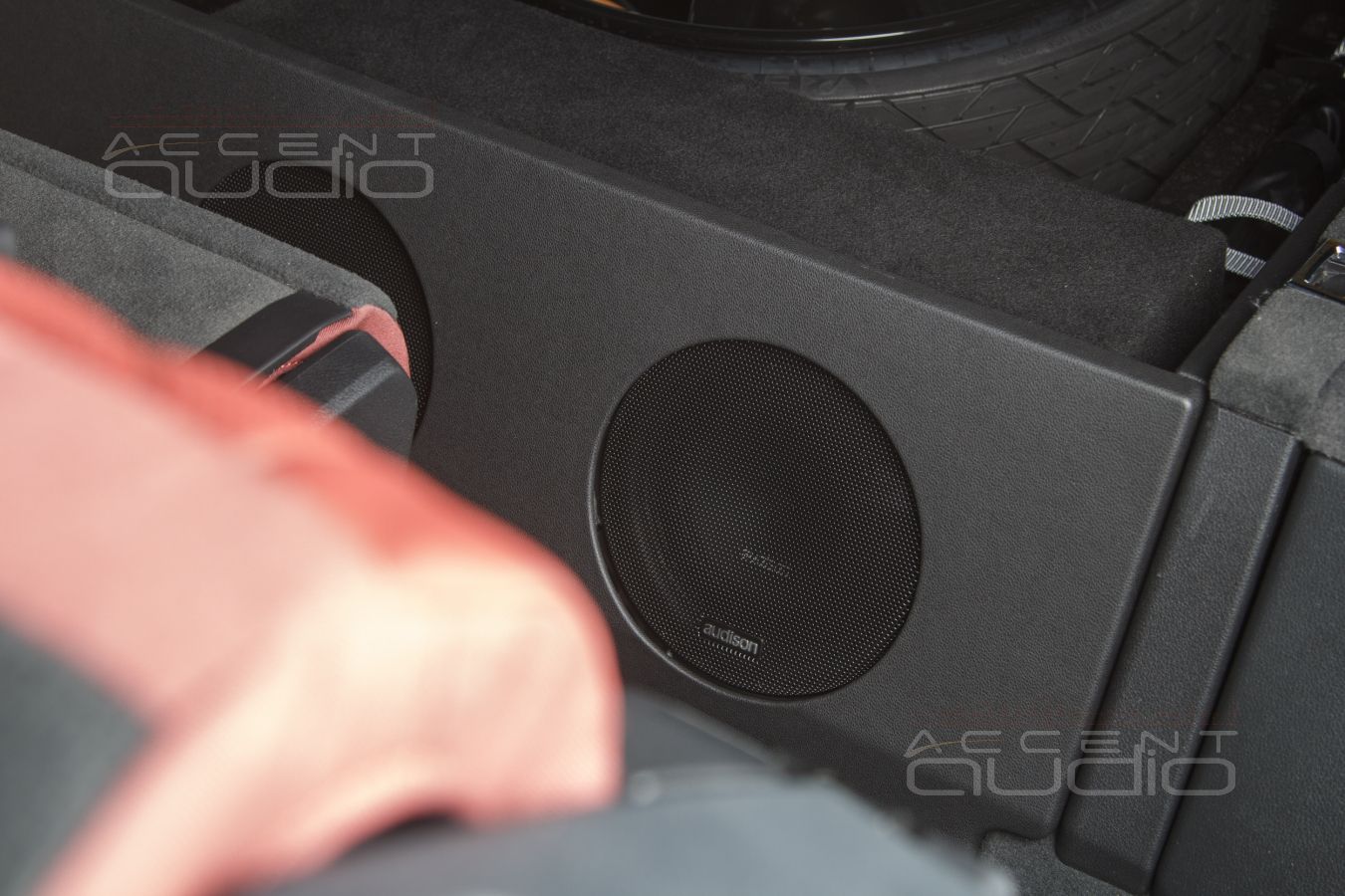 Сдвоенный, полностью скрытый, оригинальный сабвуфер-стелс для Audi SQ7