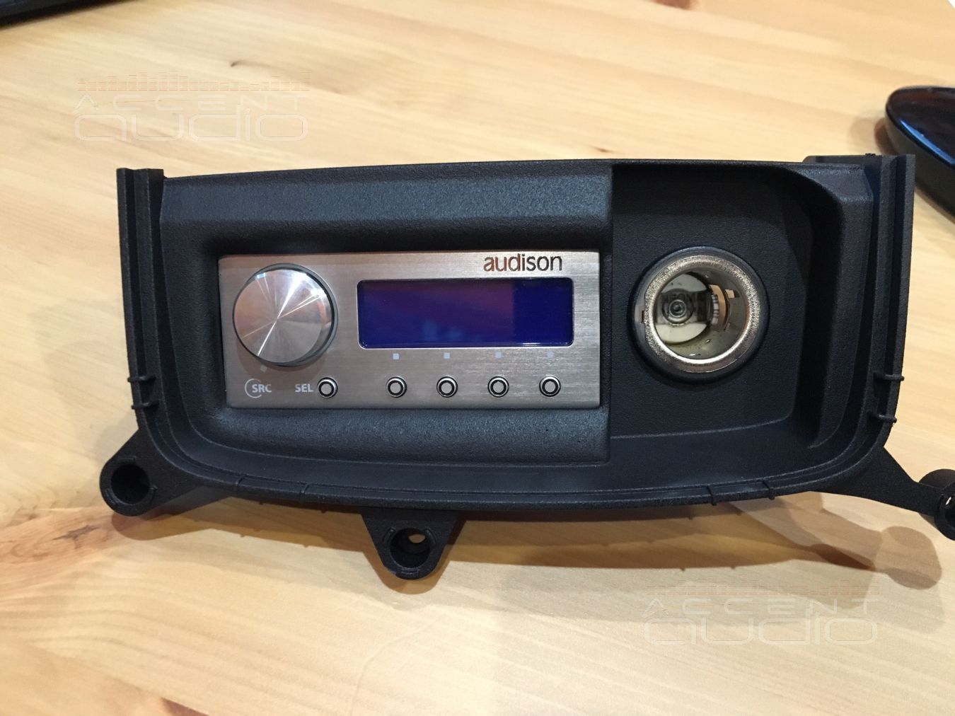 Установка управляющей панели Audison DRC вместо пепельницы Acura MDX