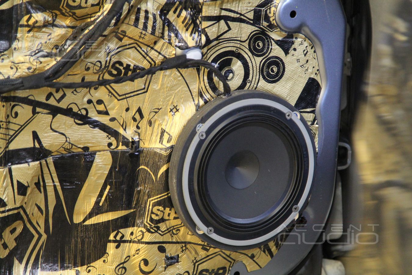 Установка акустики Audison AVK6 & Audison AVX6.5