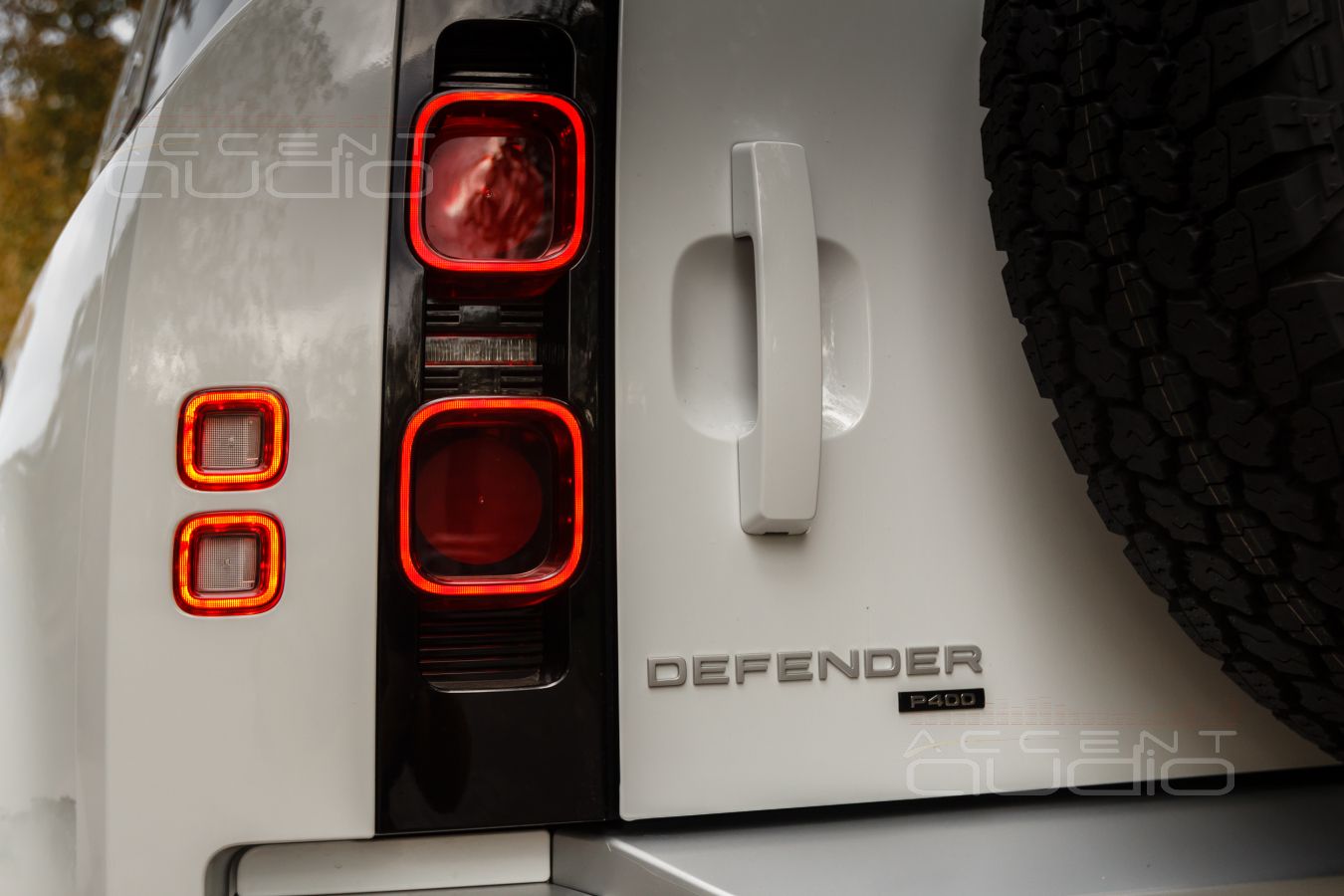 Результат модернизации ужасного Meridian до настоящей аудиосистемы в Land Rover Defender