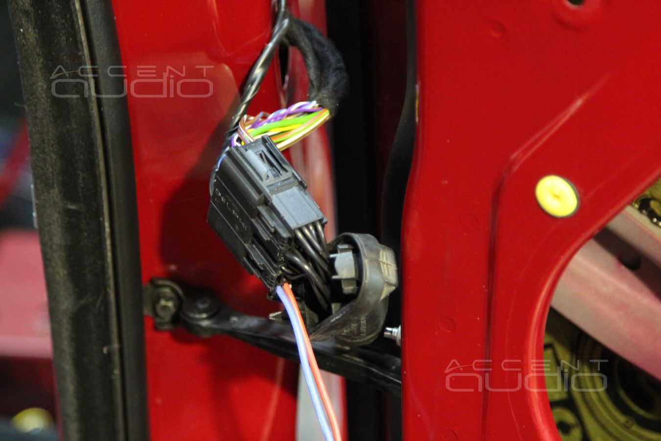 Установка аудиопроцессора и усилителя в RangeRover Evoque