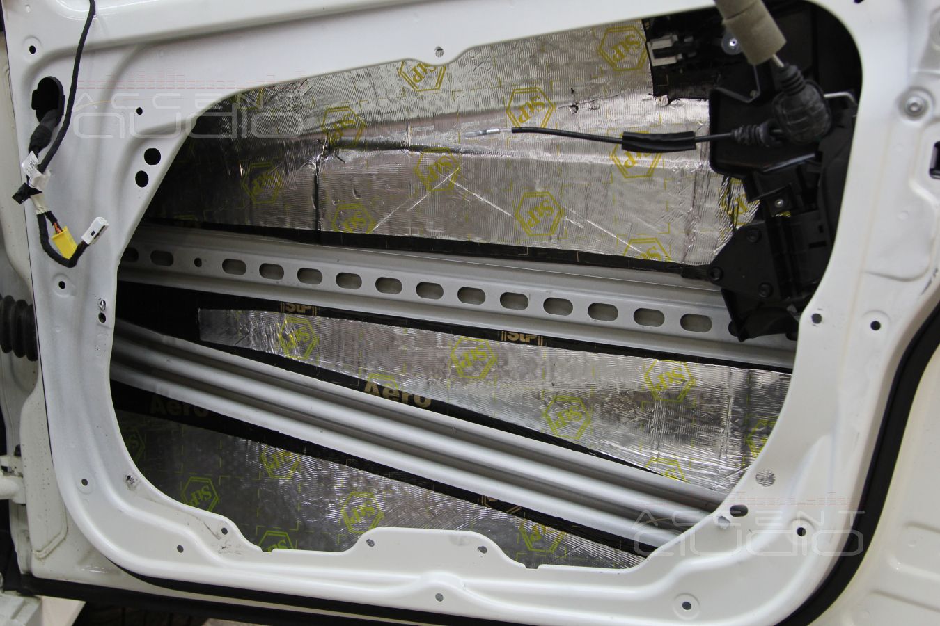 Шумоизоляция дверей Mercedes GLK