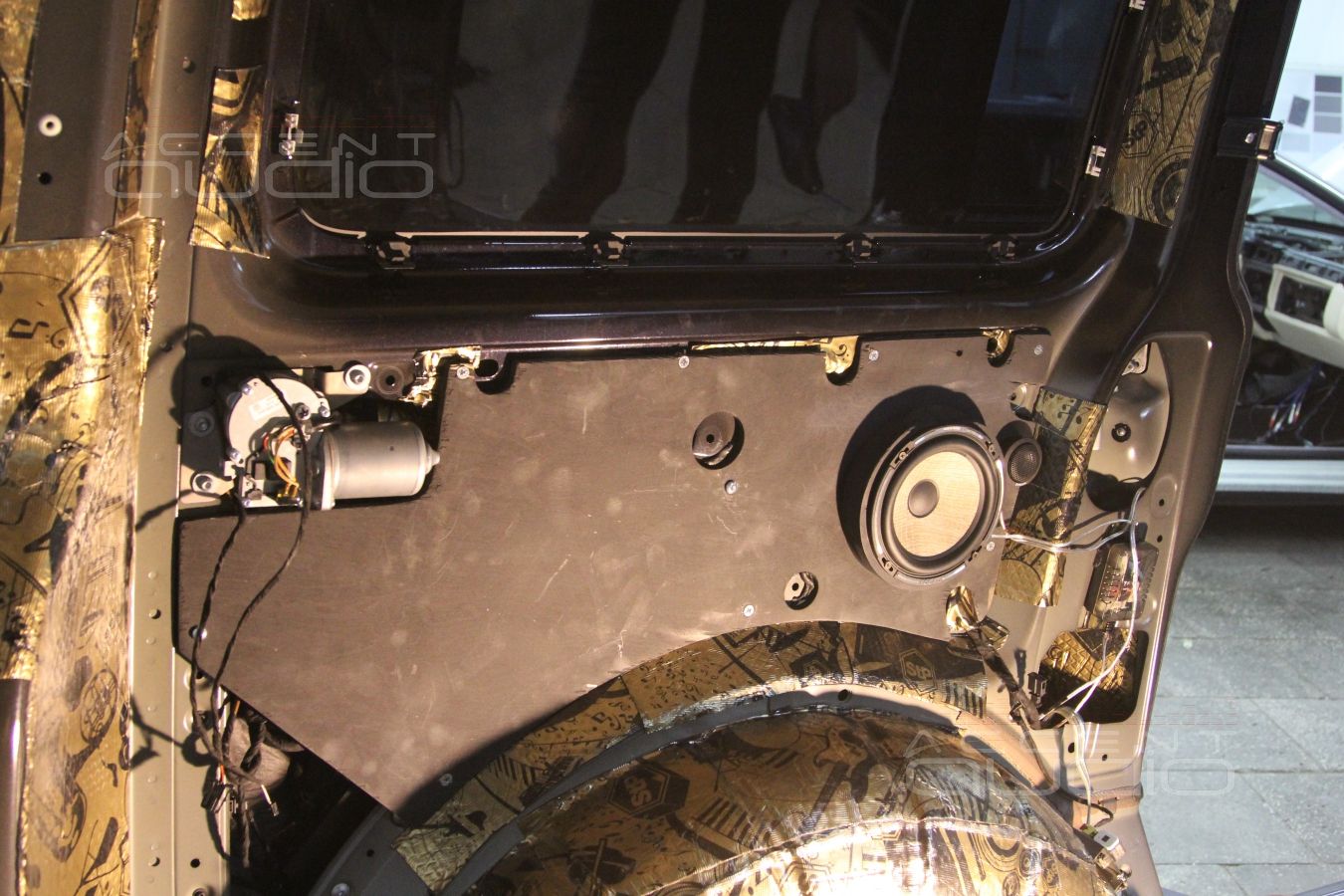 Установка акустики в Volkswagen Multivan