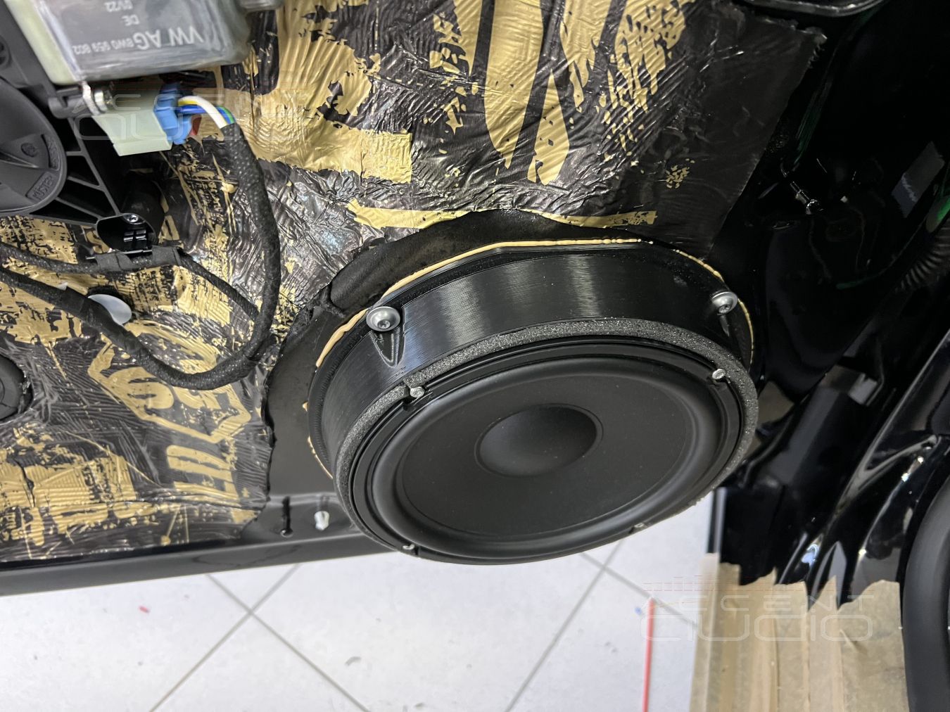 2023 Update: 200мм мидбасы в дверях Audi A5