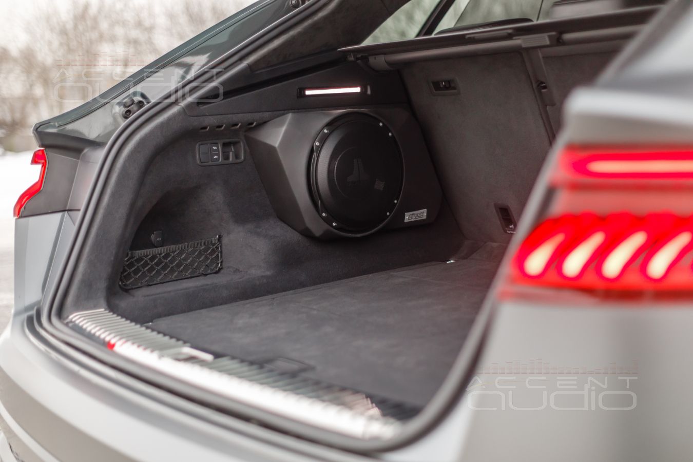 Новое решение: настоящий сабвуфер-стелс для Audi Q8