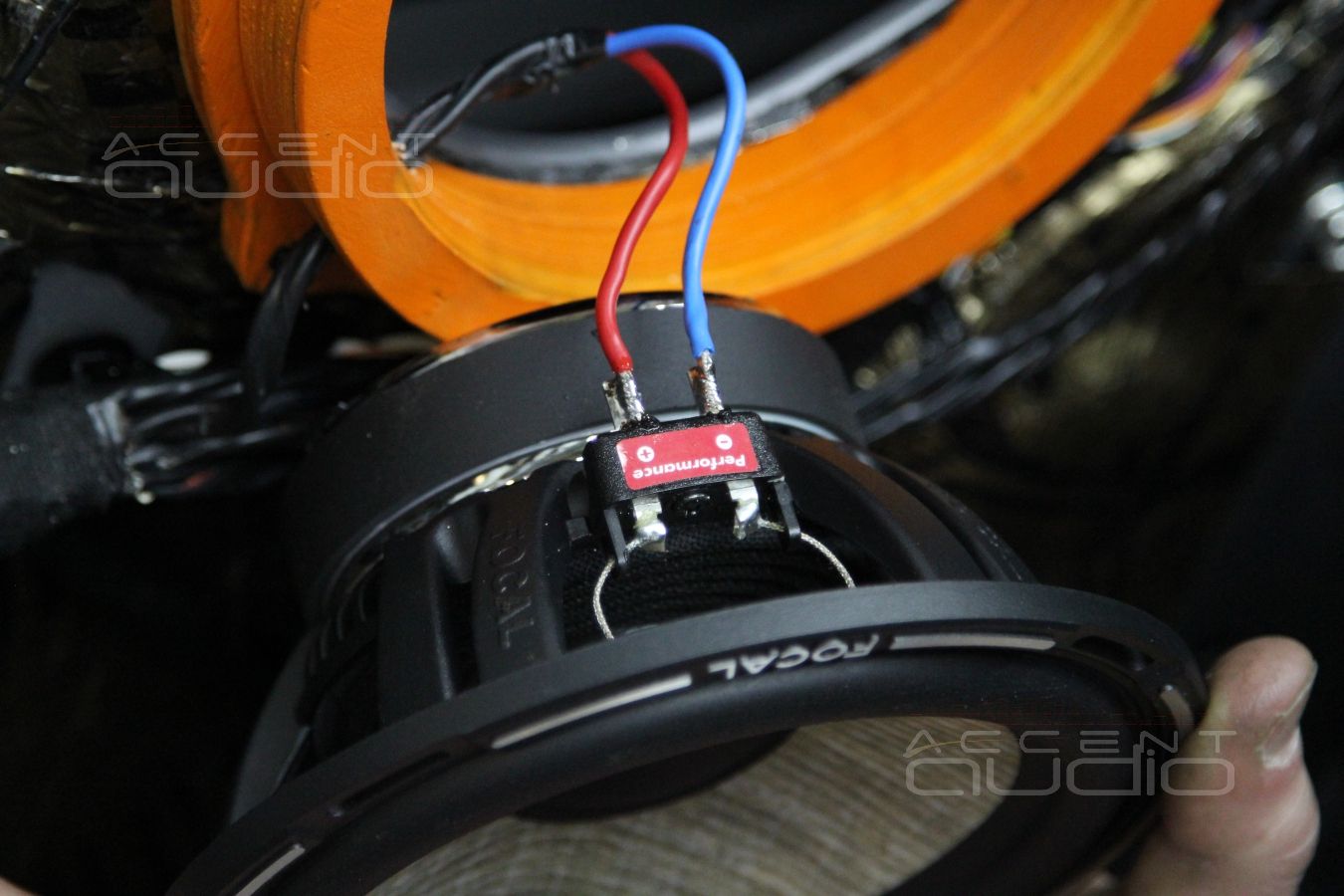 Установка акустики Focal Performance в Range Rover Discovery