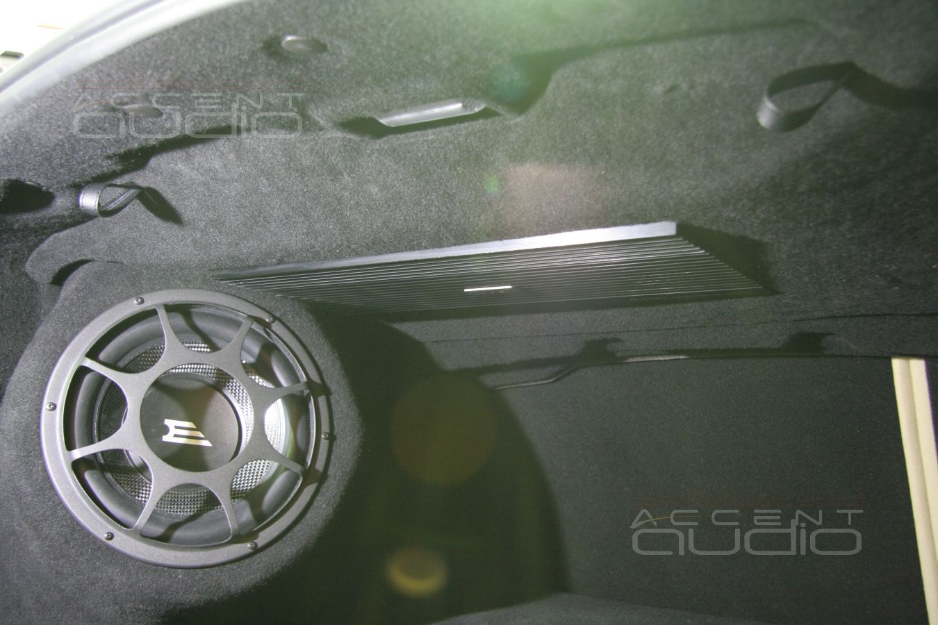 Установка усилителя и сабвуфера в Jaguar XF