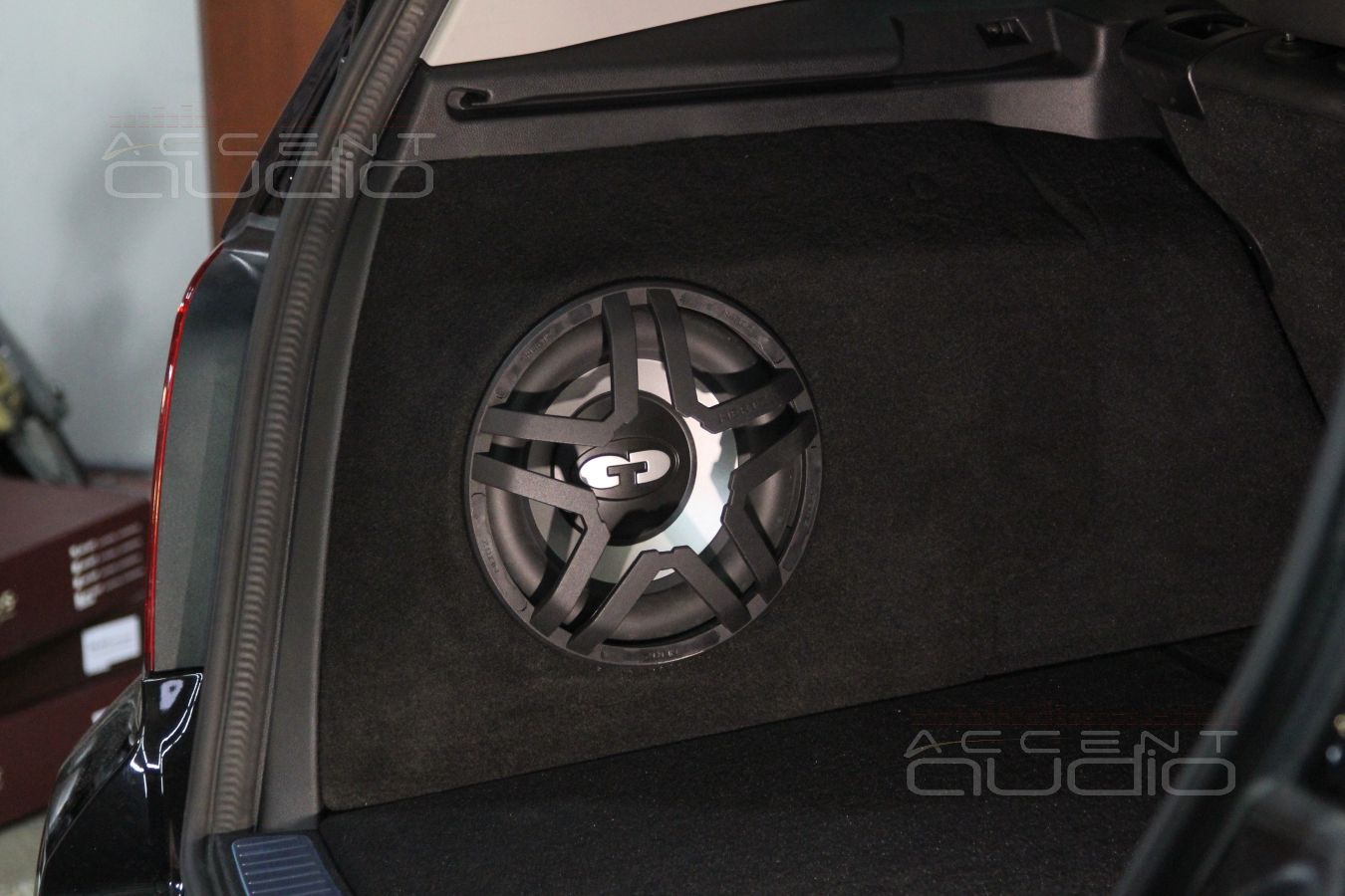 Сабвуфер Eton HEX в Mercedes GLK