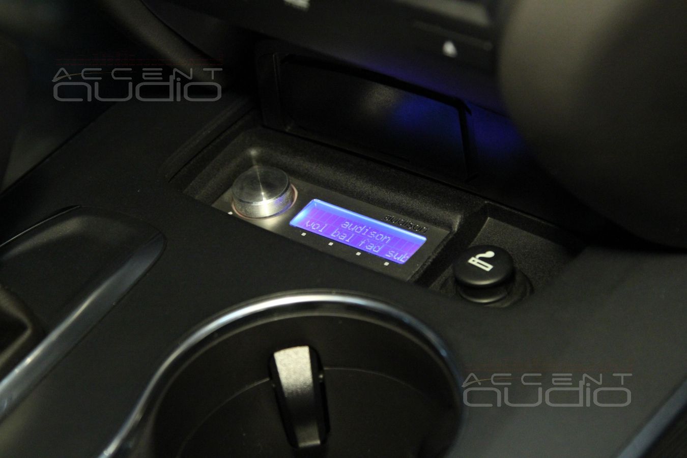 Установка управляющей панели Audison DRC вместо пепельницы Acura MDX