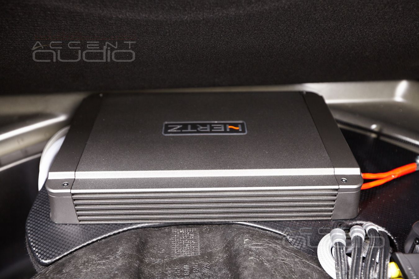 Установка усилителей в Bentley Continental GT