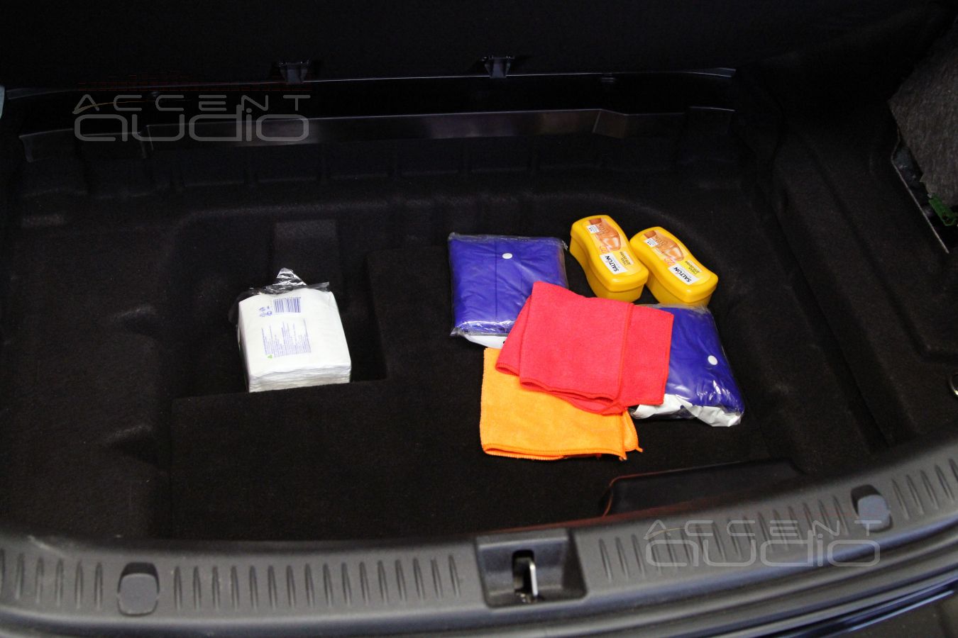 Скрытая интеграция усилителей Helix и Zapco в Mercedes-Benz E200