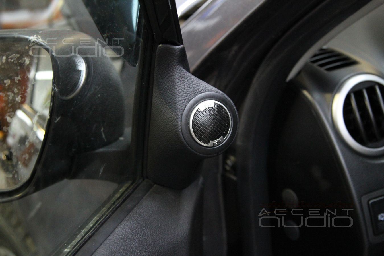 Шумоизоляция дверей и установка акустики в Suzuki Grand Vitara