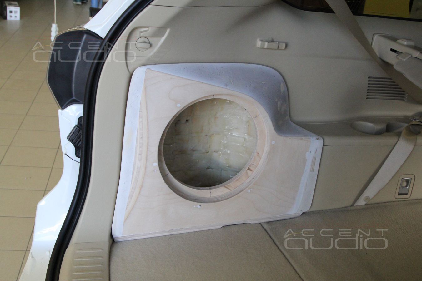 Установка сабвуфера Focal P25FS